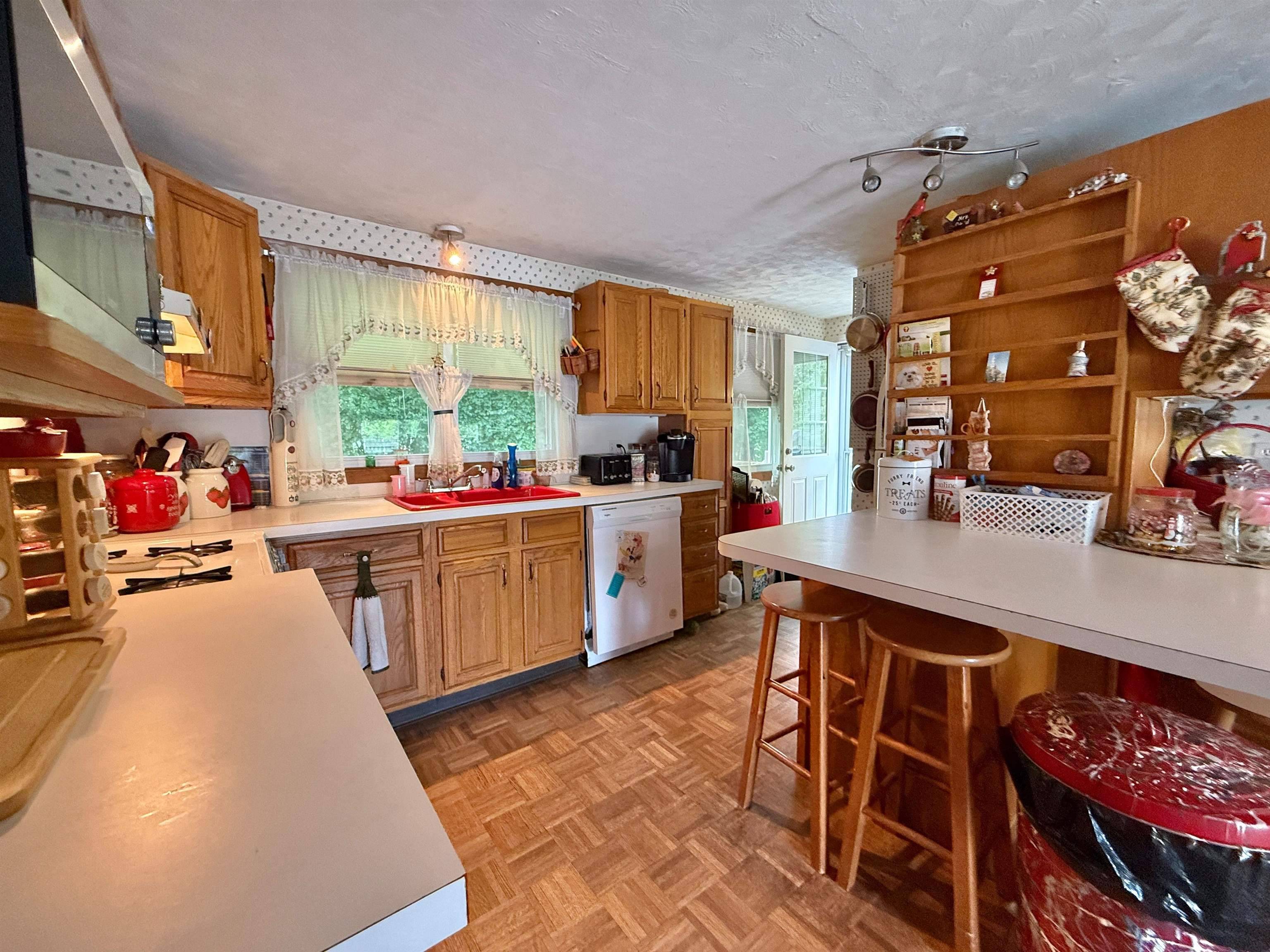 6 Charlton CIR Nashua, NH 03060