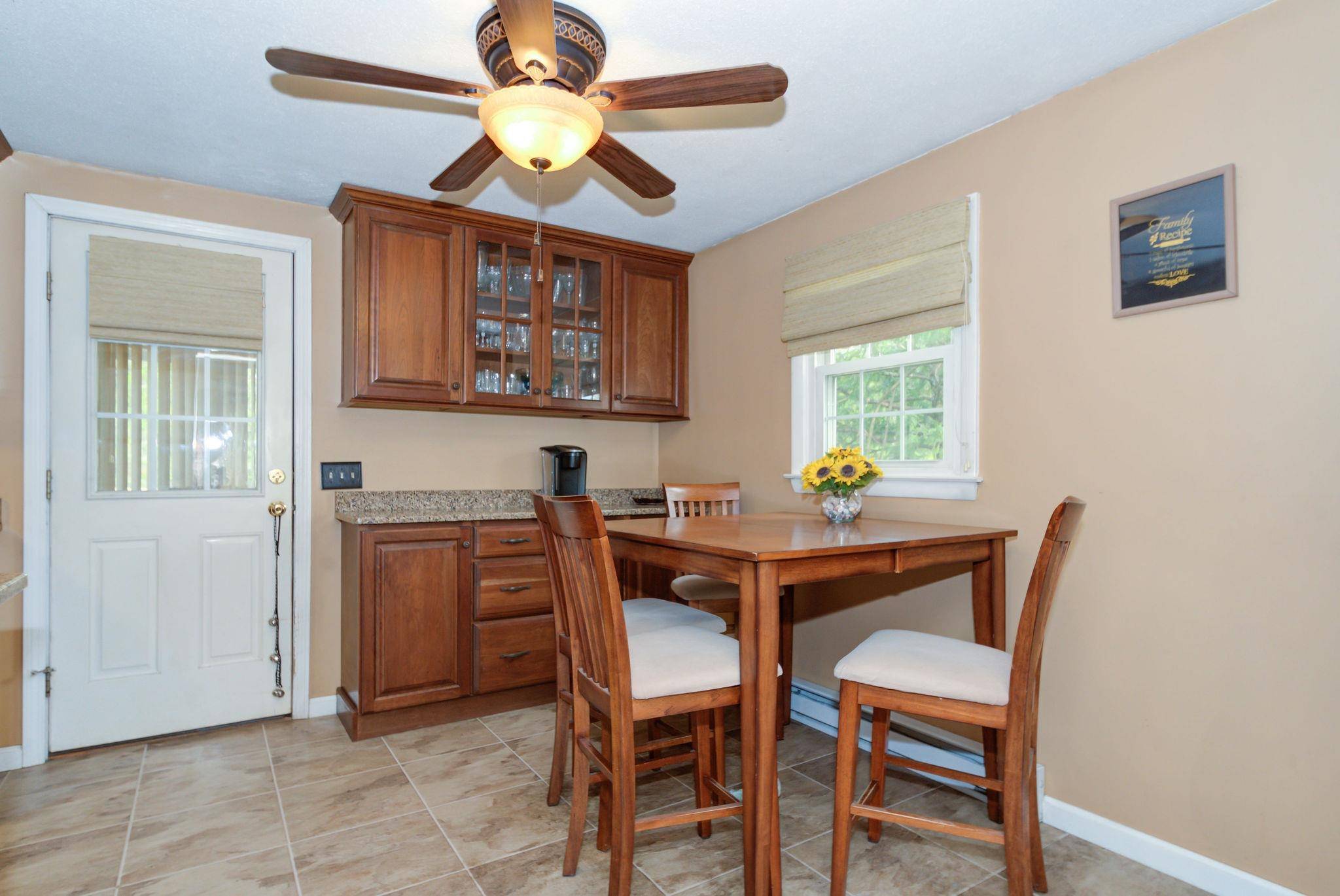 27 Meisner RD Salem, NH 03079