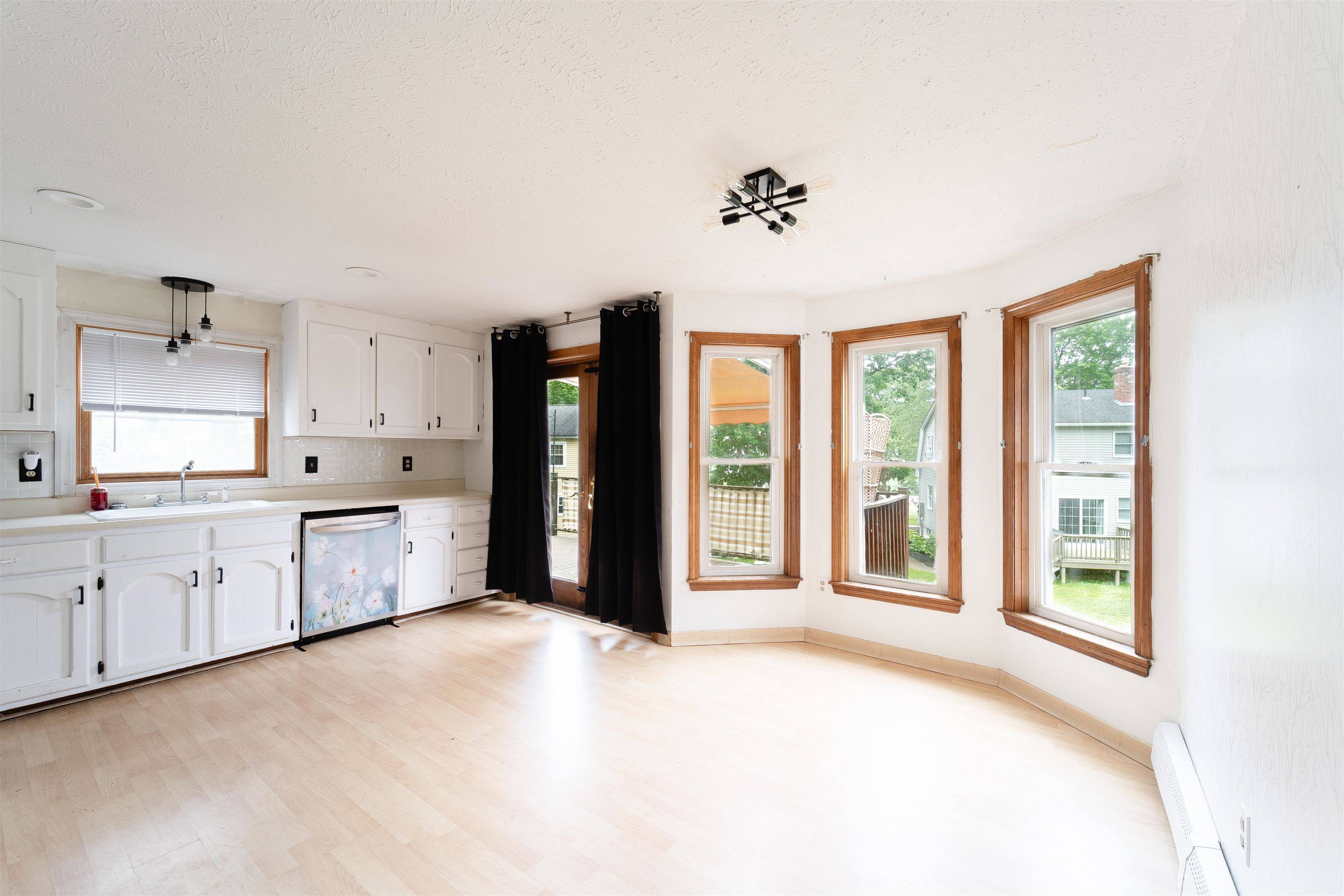 Derry, NH 03038,5 Gayle DR #L