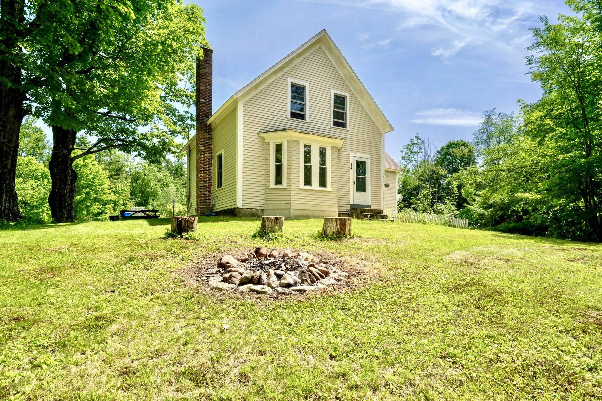 14 Coach RD Greenfield, NH 03047