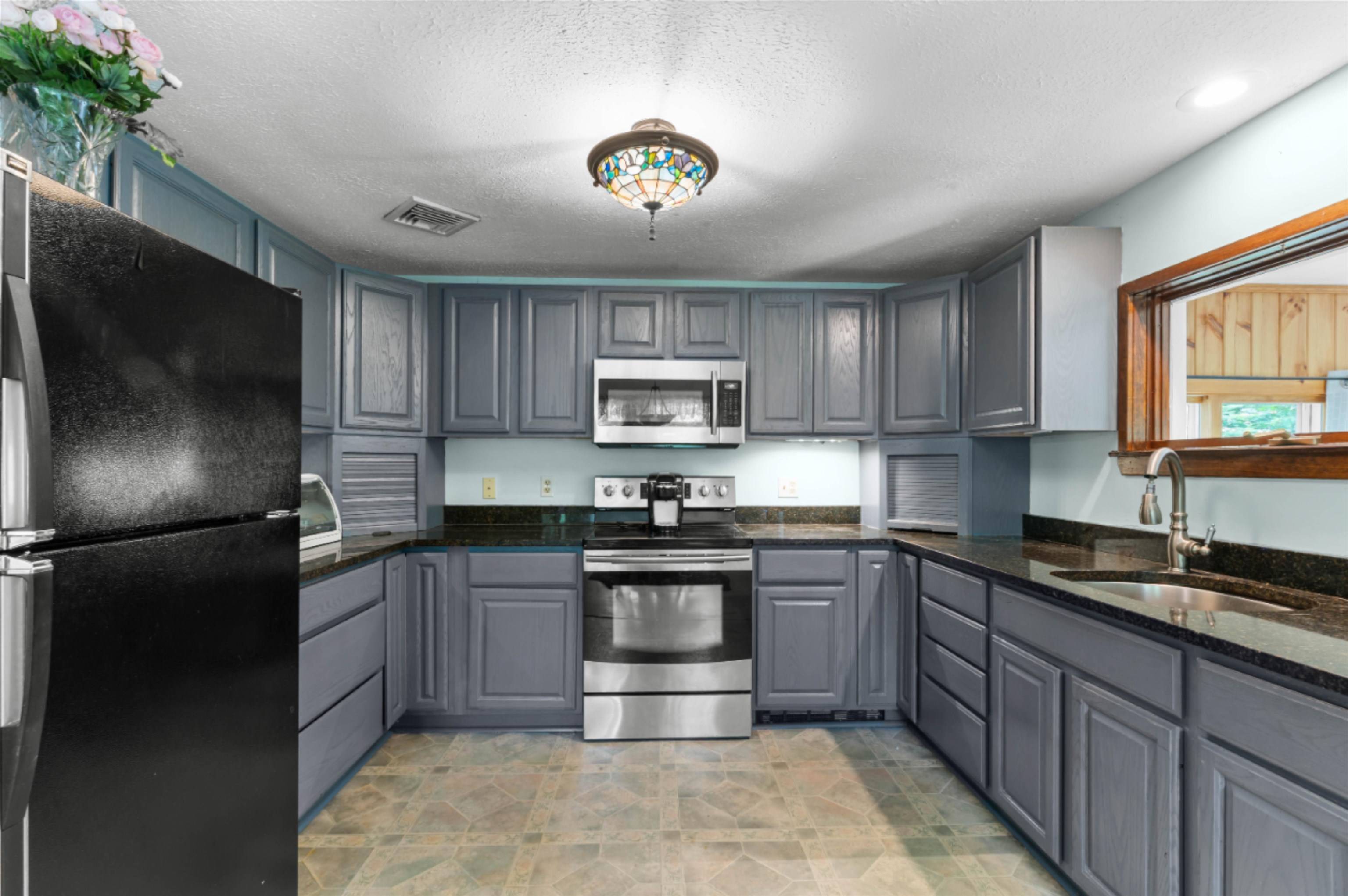 Albany, NH 03818,70 Tabor CIR