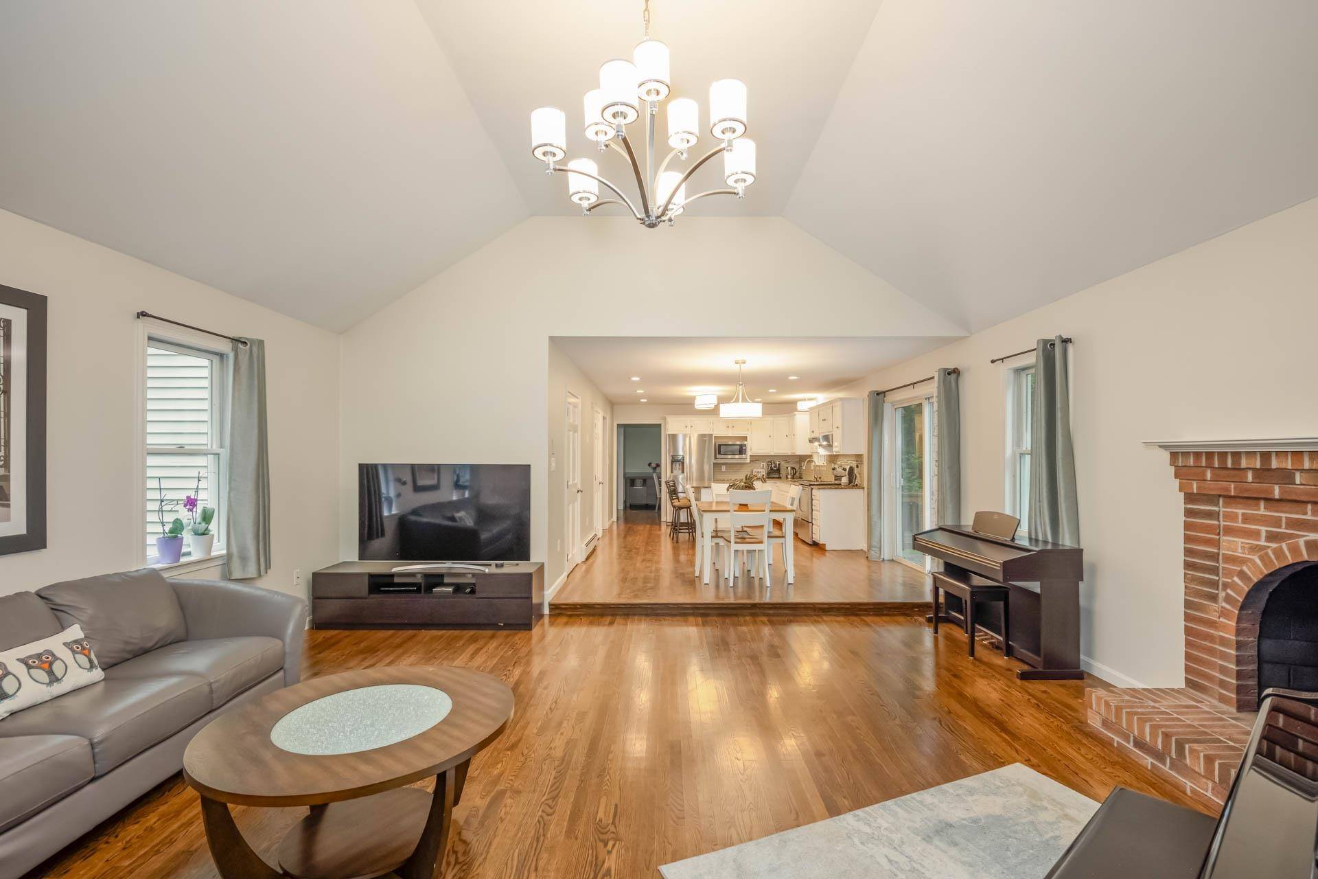 26 Harvard LN Bedford, NH 03110
