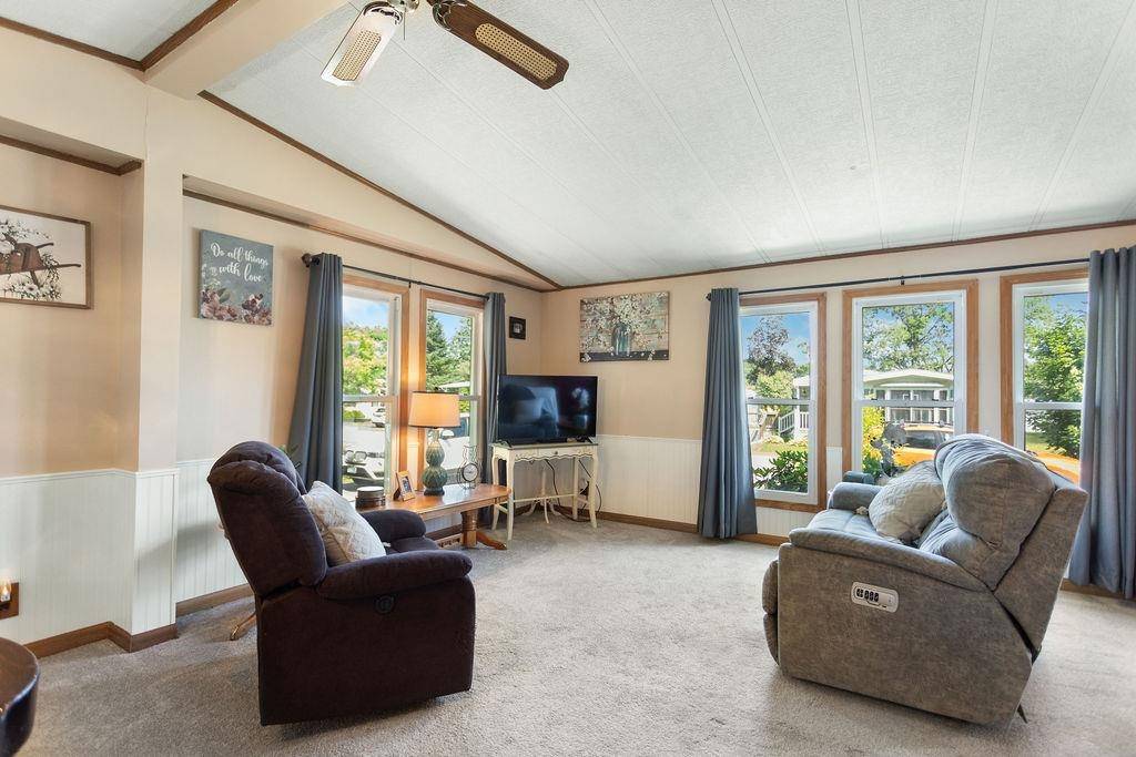 Rochester, NH 03867,32 Monadnock DR