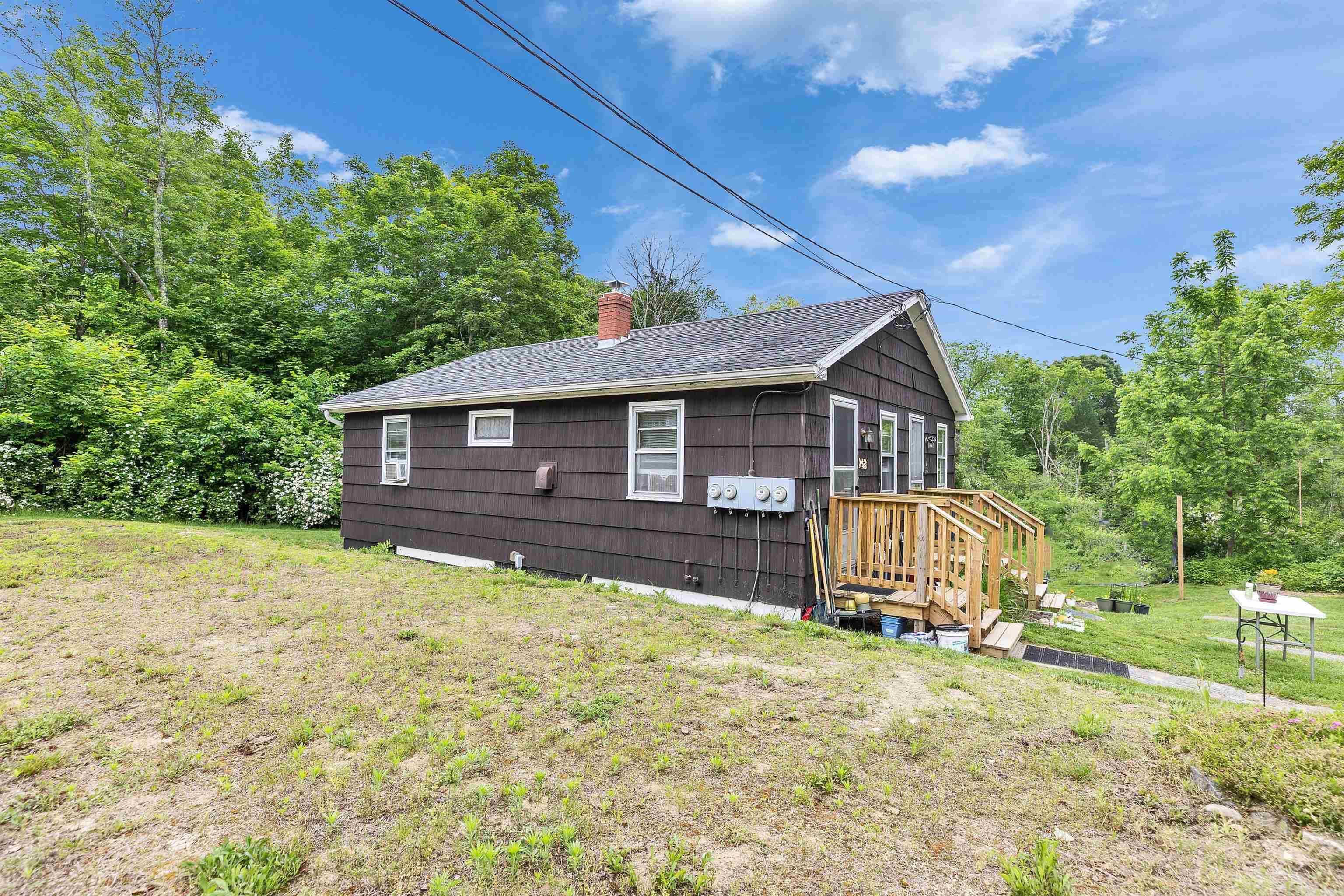 Lee, NH 03861,208 Mast RD
