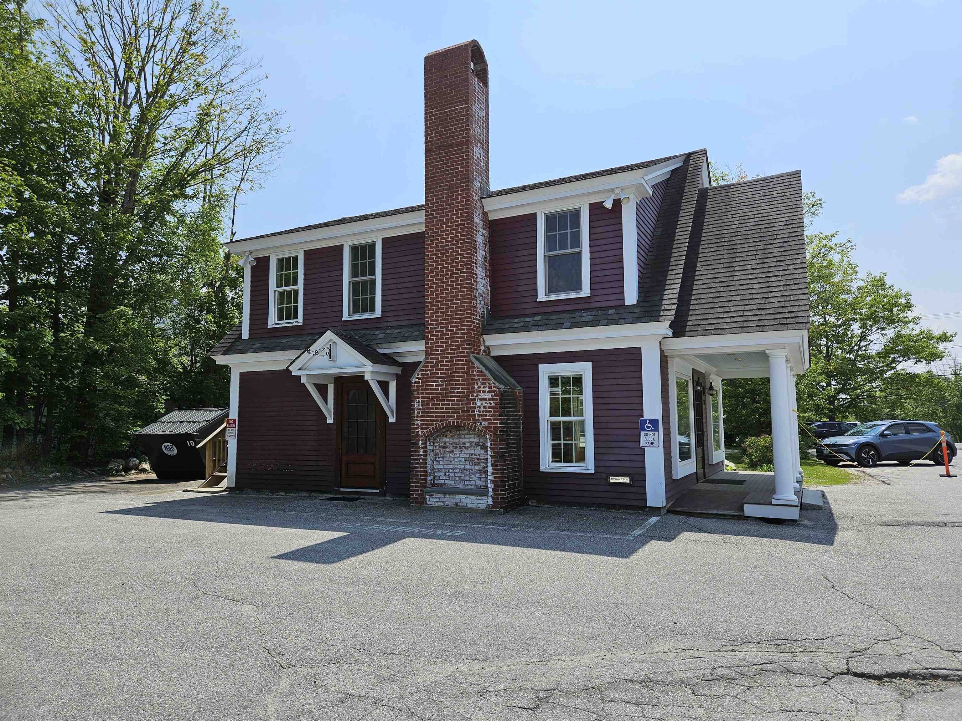 New London, NH 03257,209 Main ST