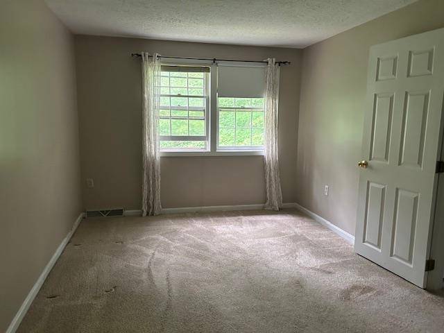 126 Winterwood DR Londonderry, NH 03053