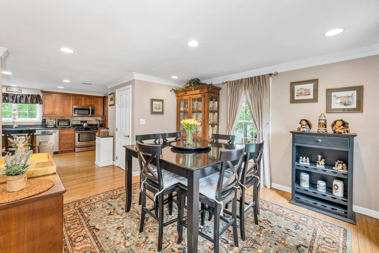 31 Wood Hill DR Auburn, NH 03032