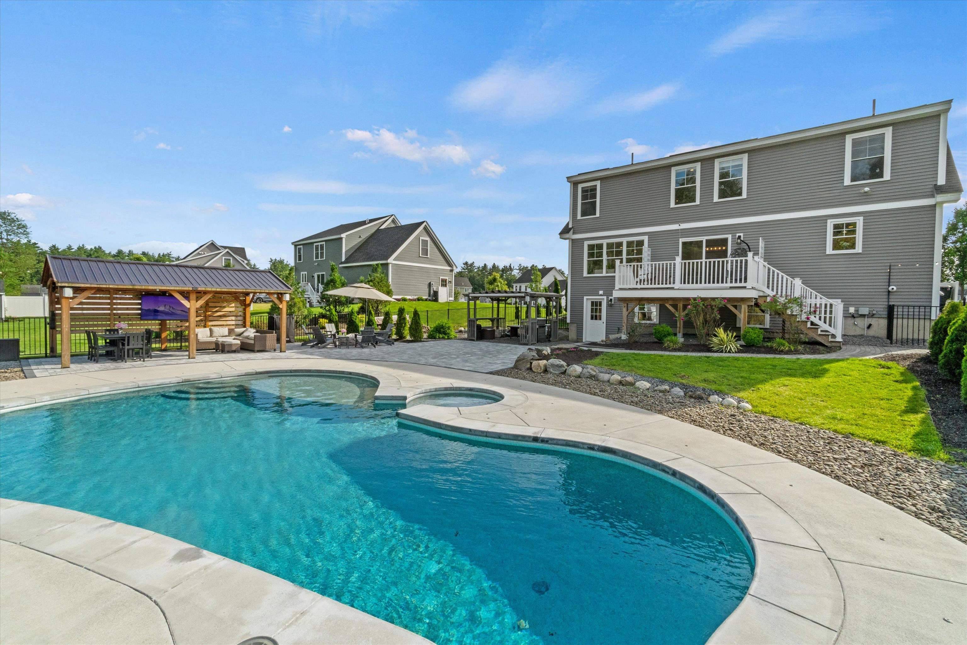 Lee, NH 03861,16 Daniels DR