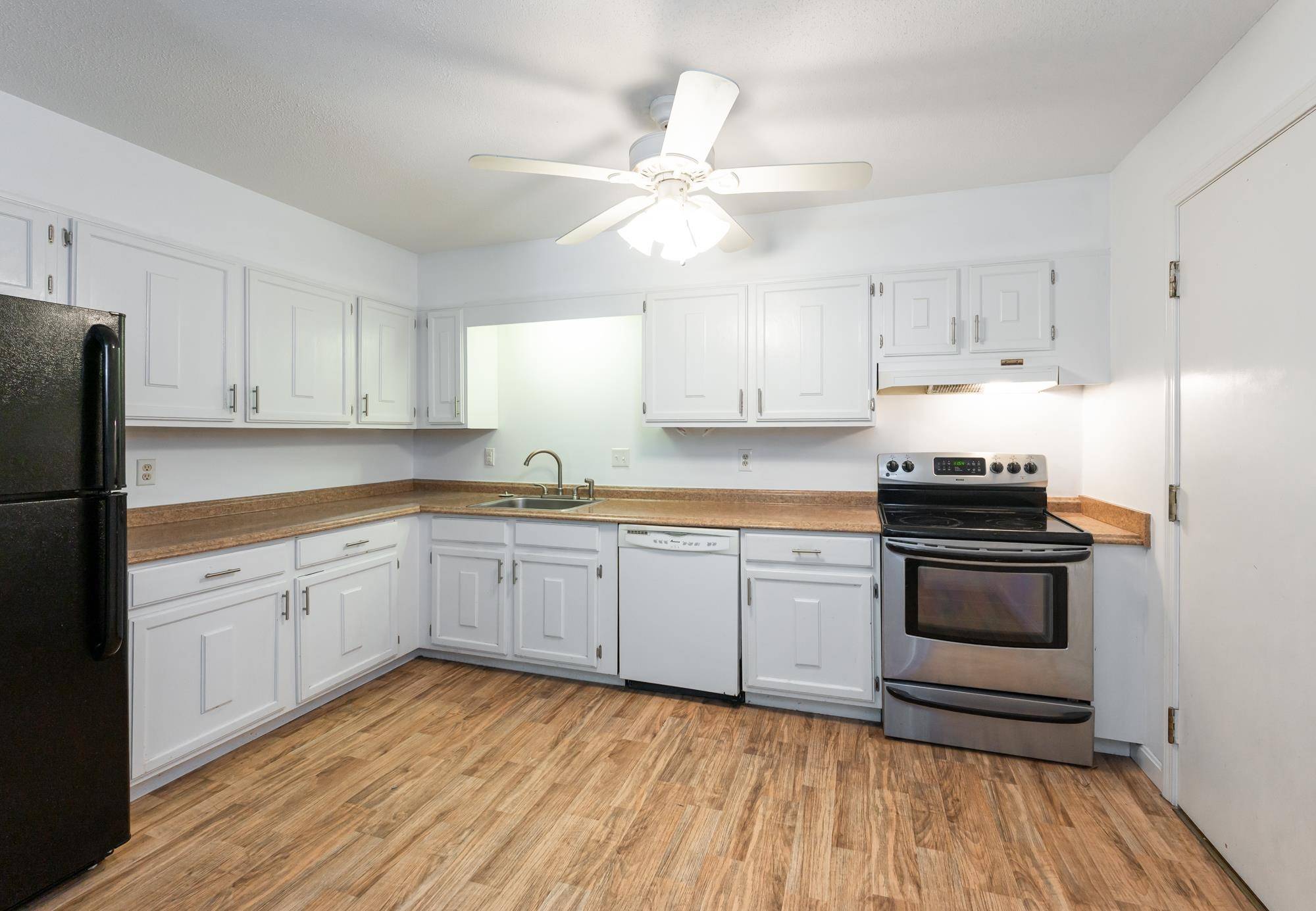 Nashua, NH 03060,5 Autumn Leaf DR #24
