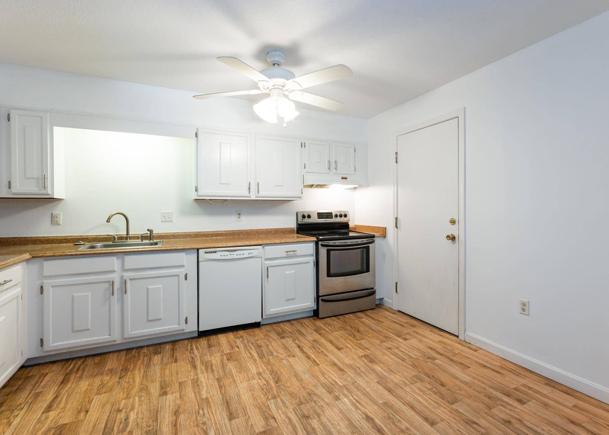 Nashua, NH 03060,5 Autumn Leaf DR #24