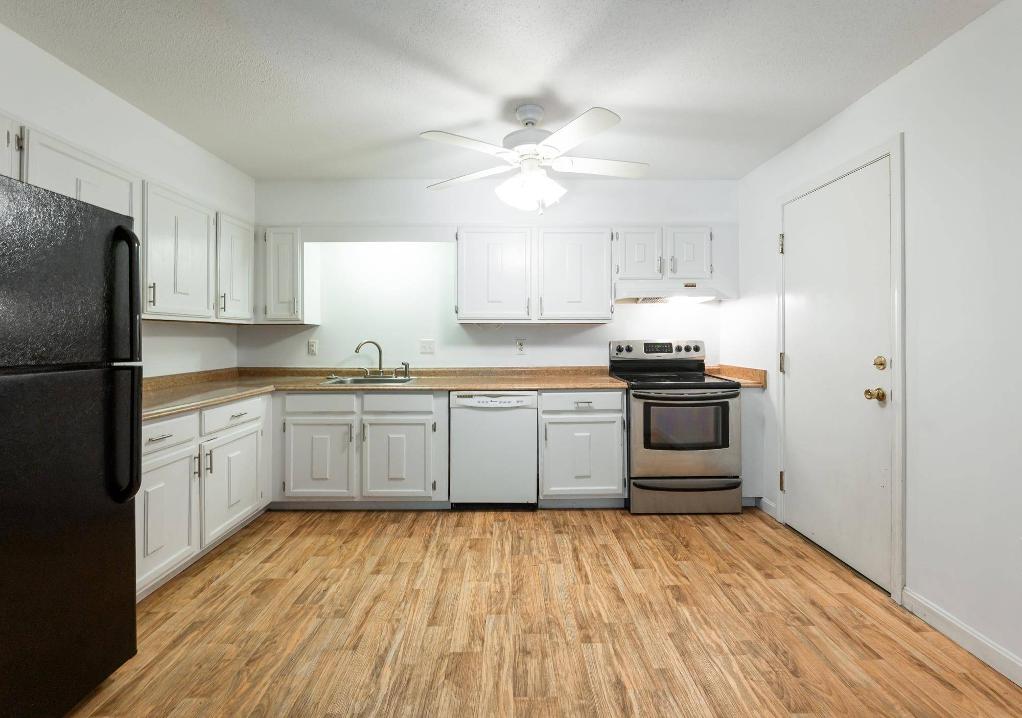 Nashua, NH 03060,5 Autumn Leaf DR #24