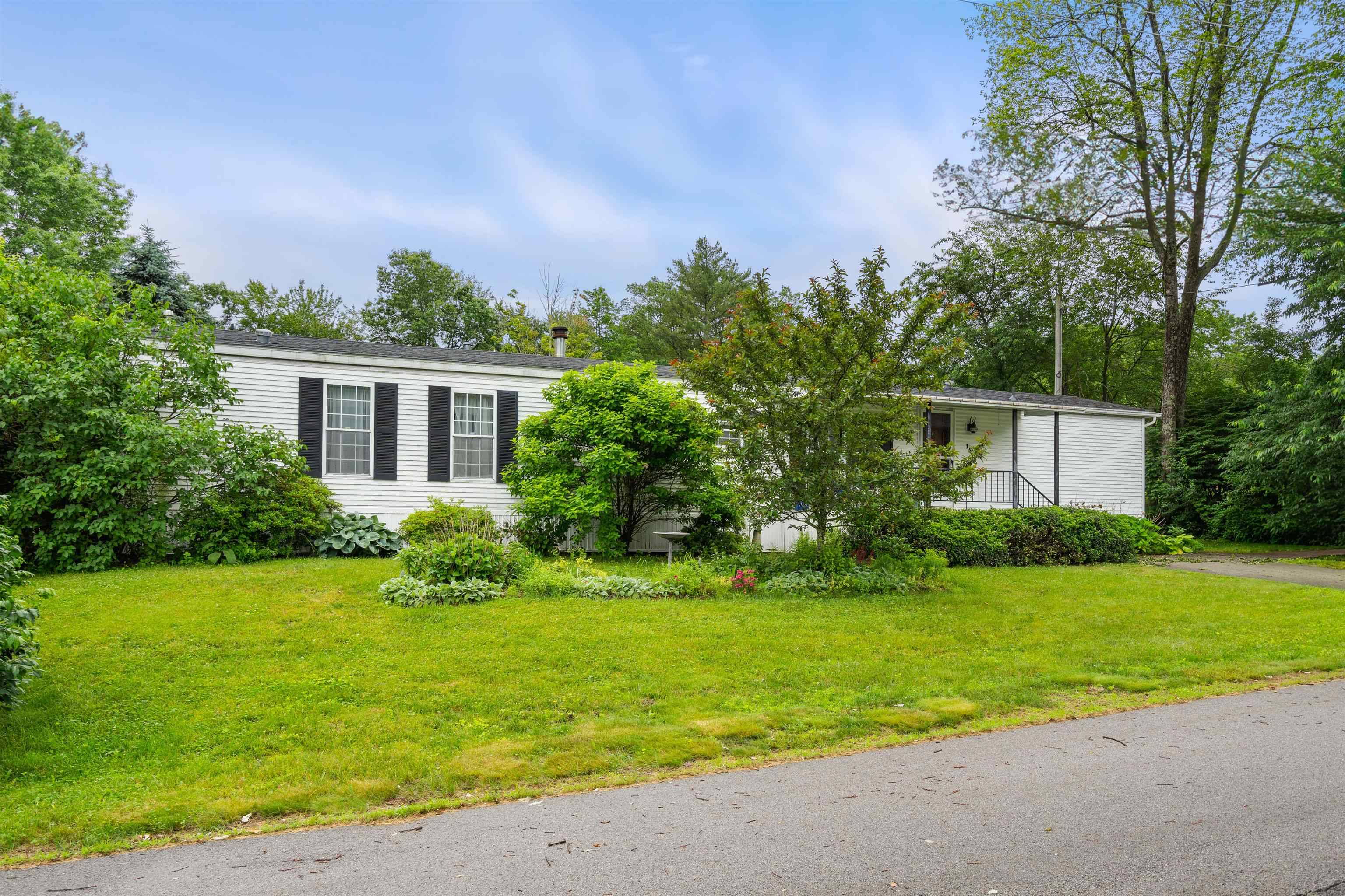 Hollis, NH 03049,15 Hazel ST