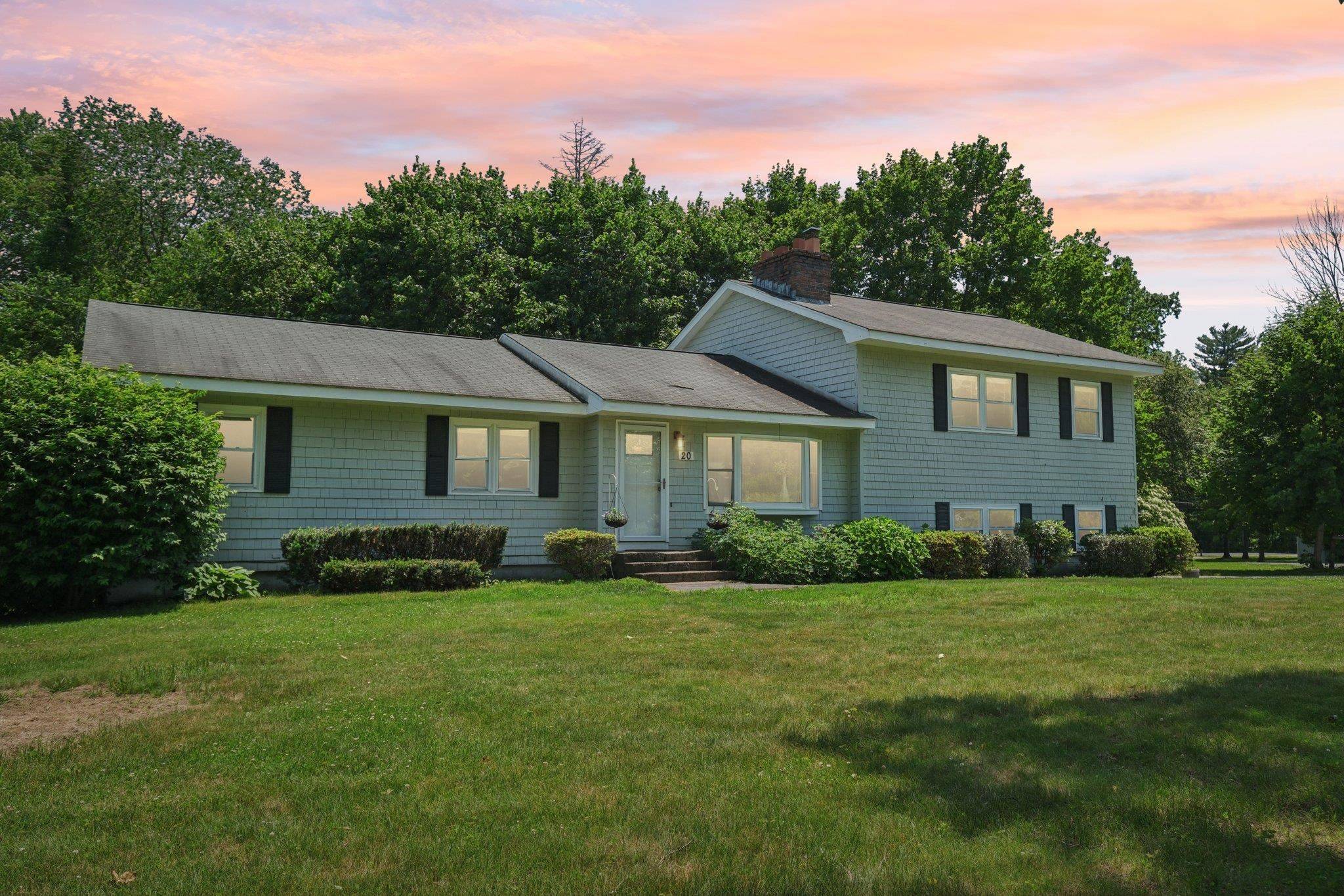 Atkinson, NH 03811,20 Meadow LN