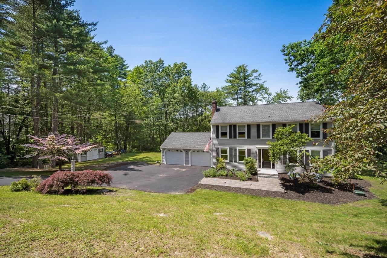 7 Dearborn LN Bedford, NH 03110