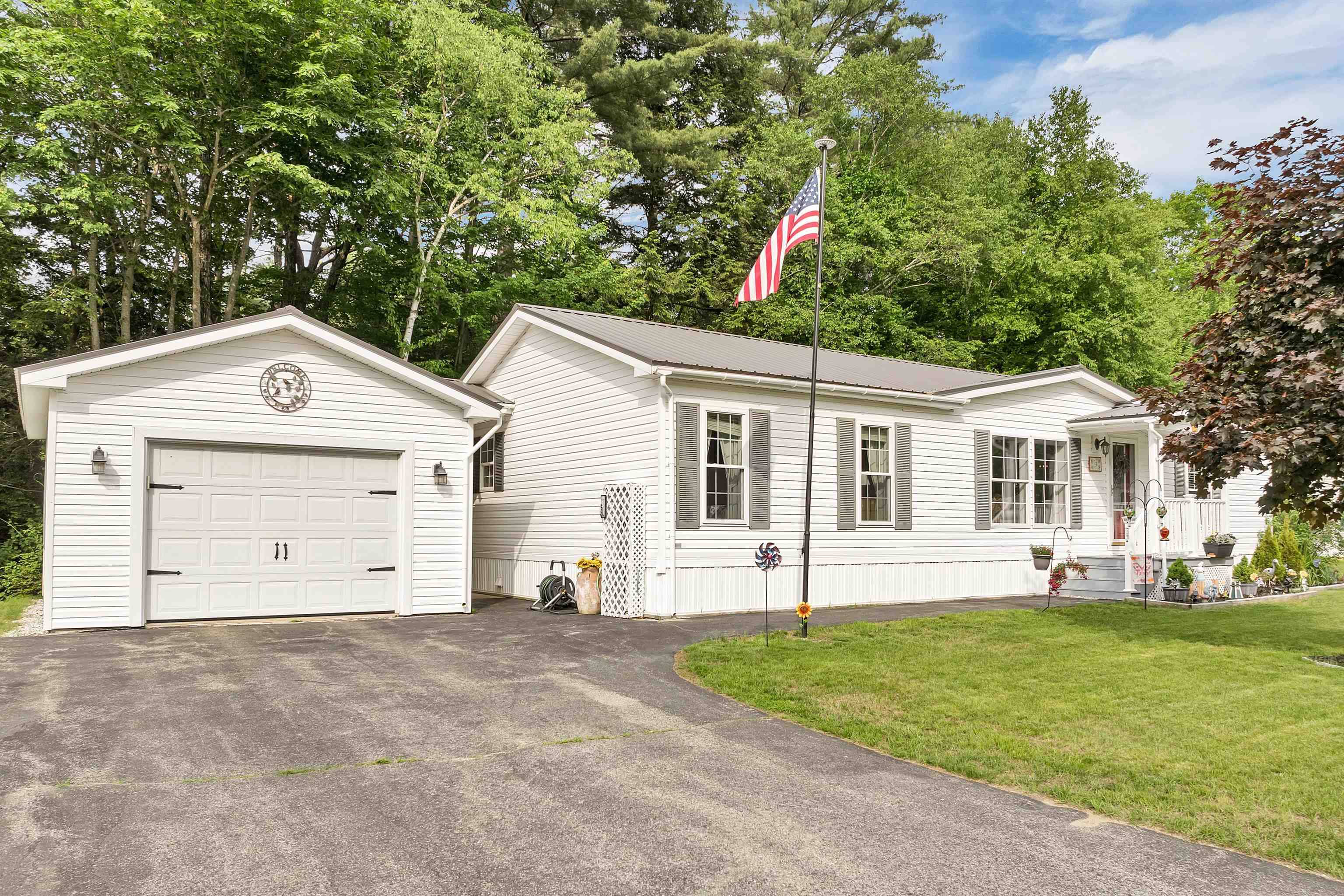 Laconia, NH 03246,638 Benton DR
