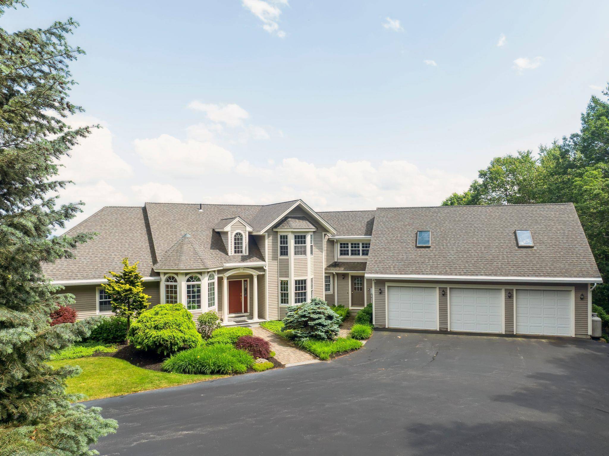 Meredith, NH 03253,83 Tracy WAY