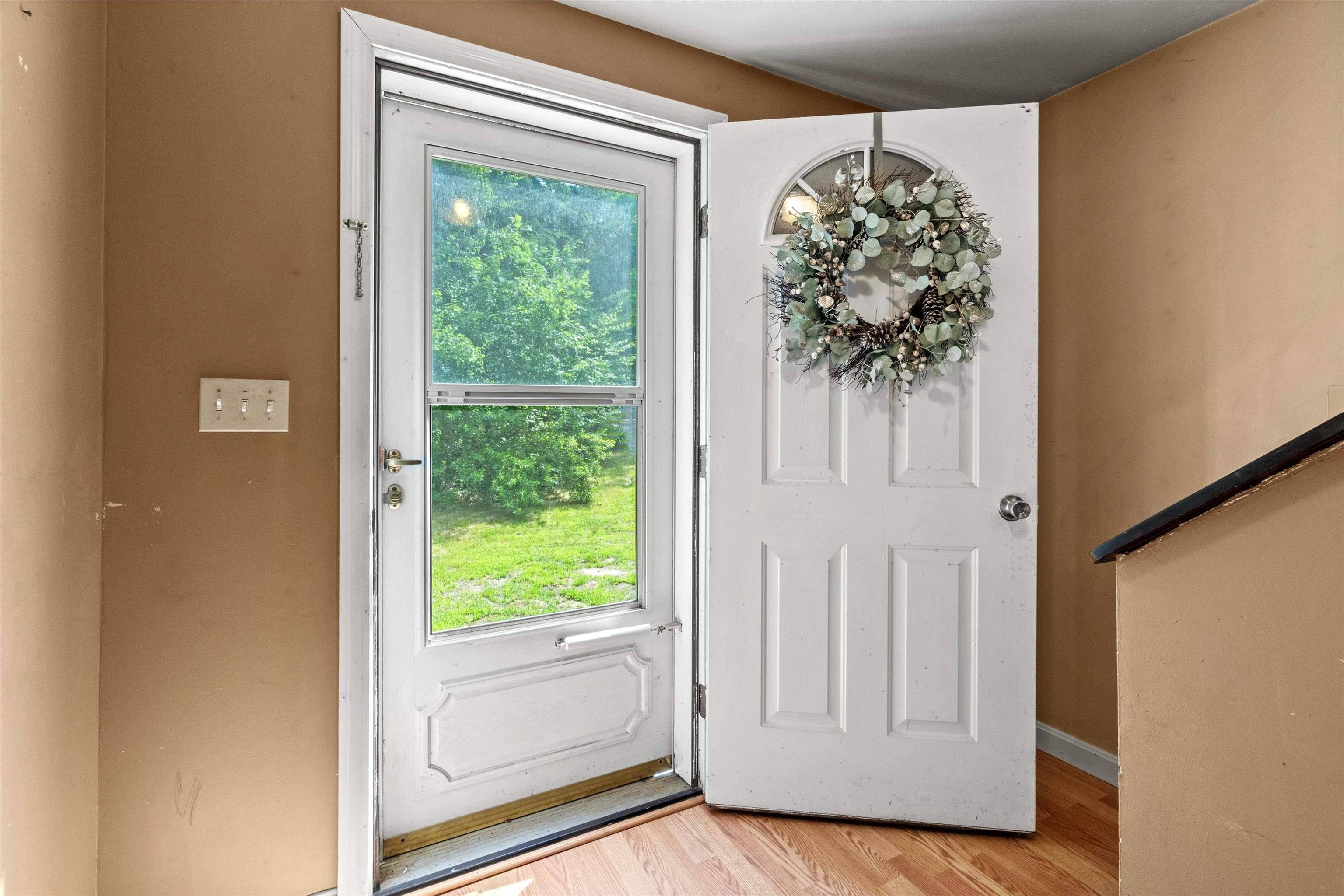 Hillsborough, NH 03244,141 Jefferson DR