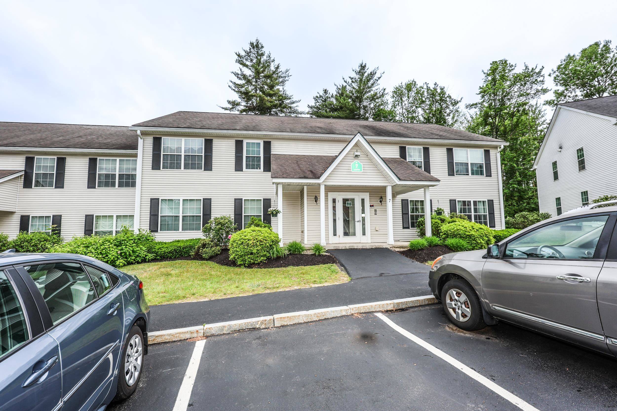 Rochester, NH 03876,7 Tampa DR #D