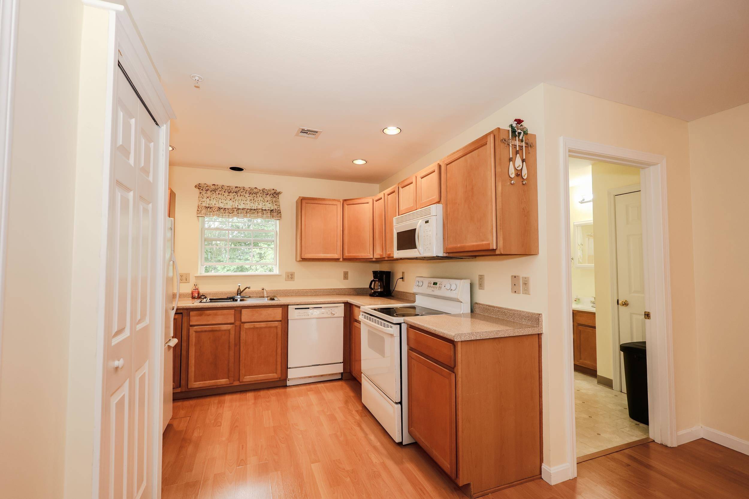 Rochester, NH 03876,7 Tampa DR #D