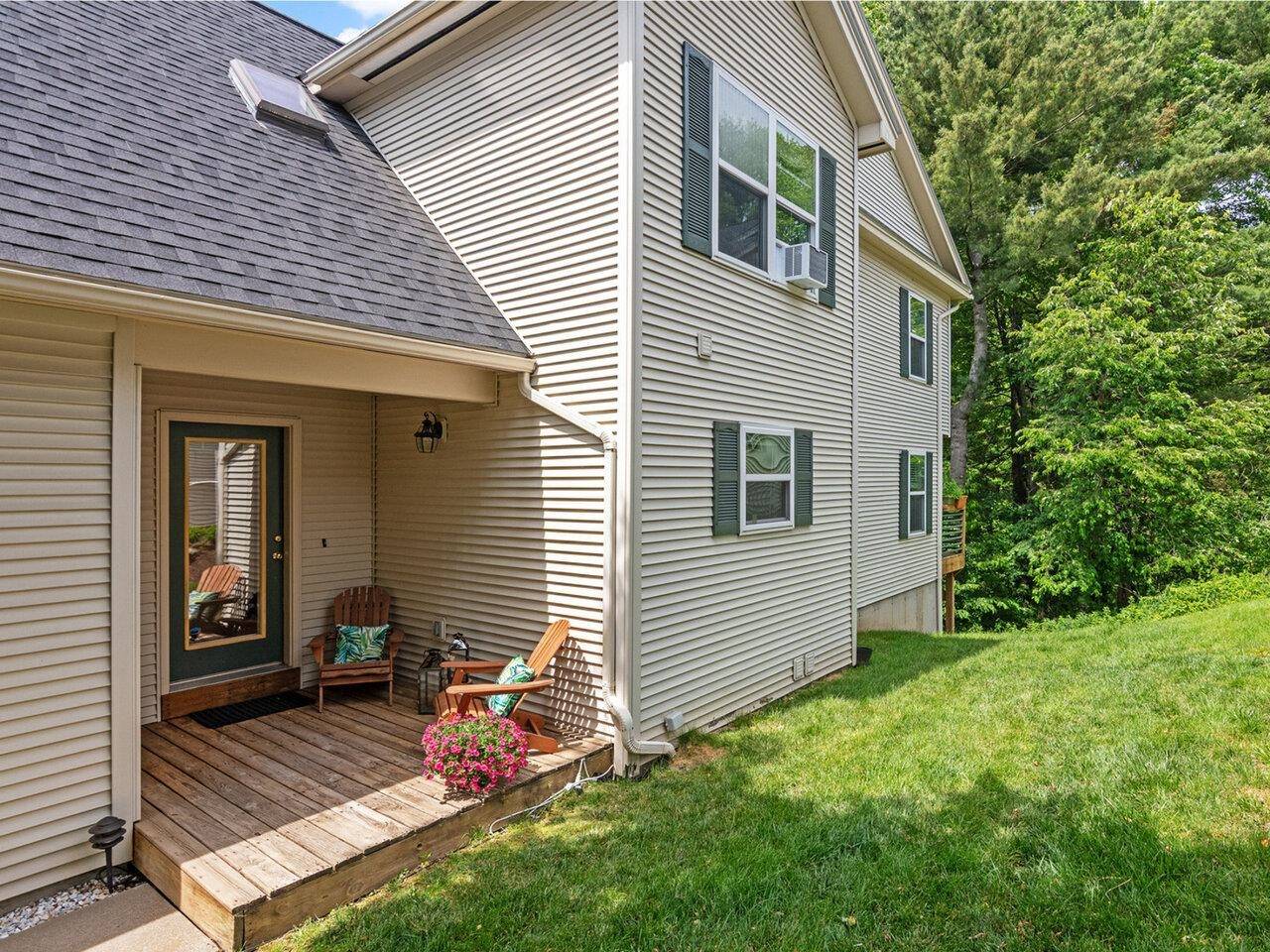 South Burlington, VT 05403,183 Juniper DR