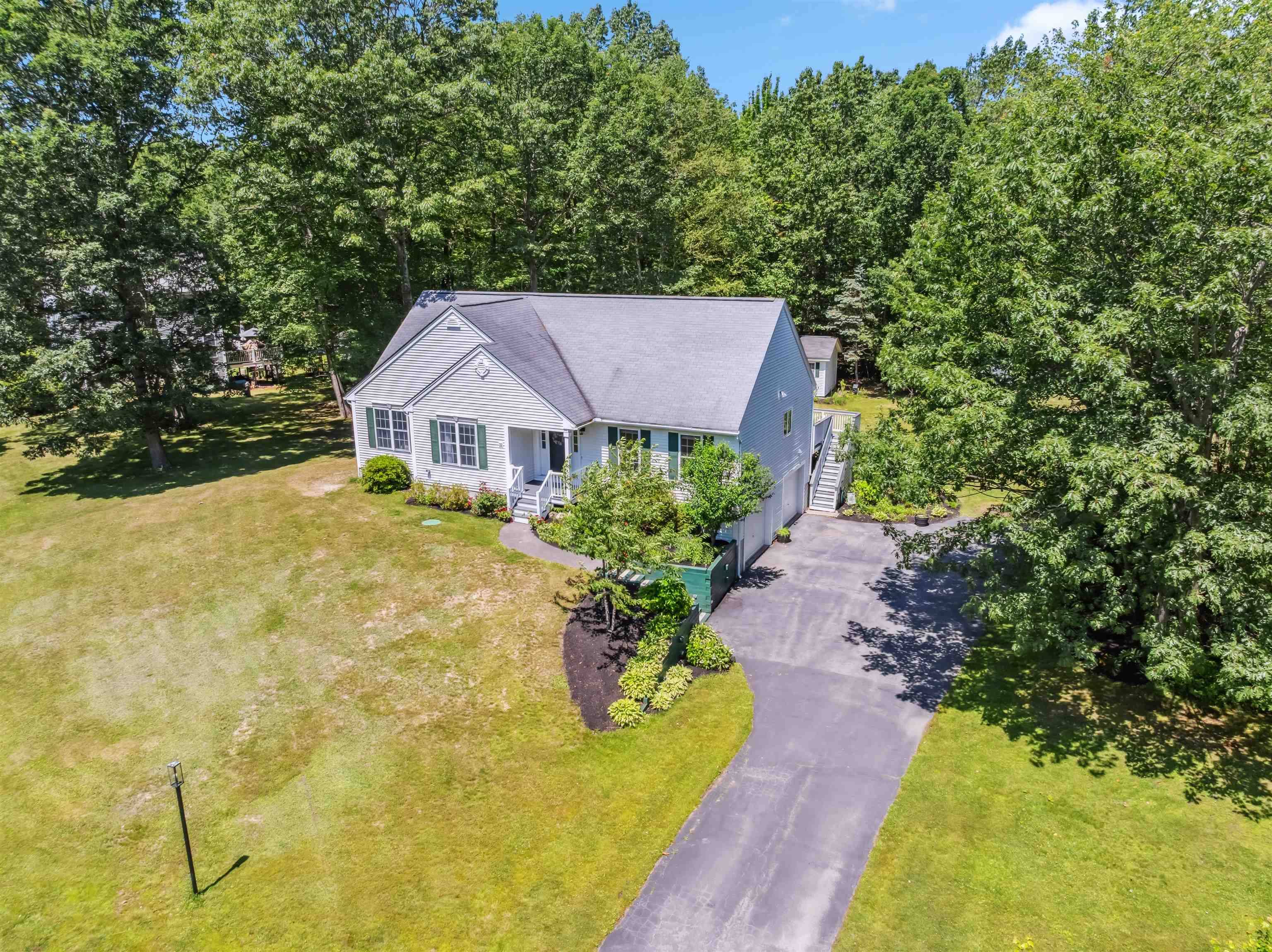 Derry, NH 03038,22 Drew Woods DR