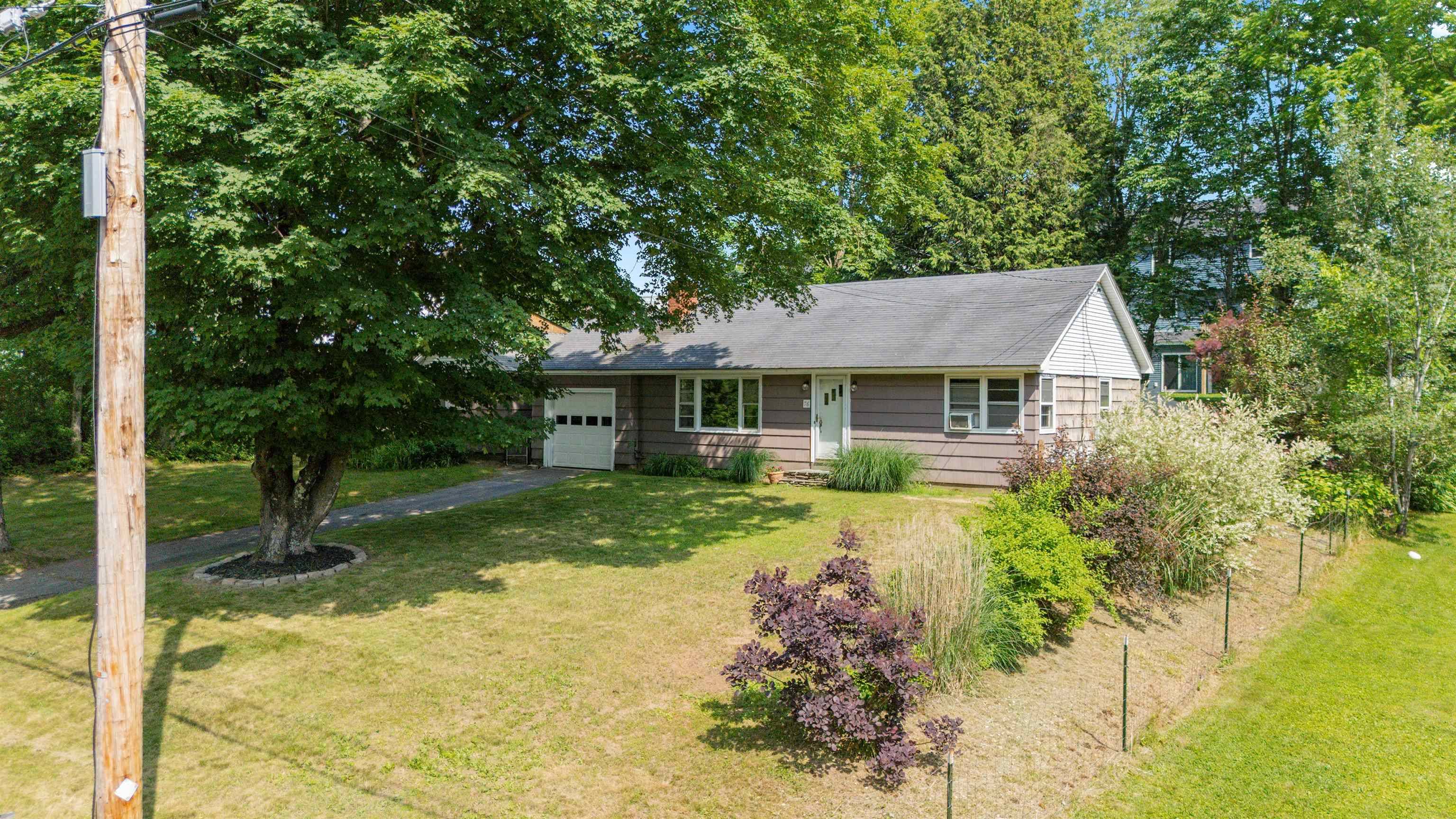 Epping, NH 03042,76 Saint Laurent ST