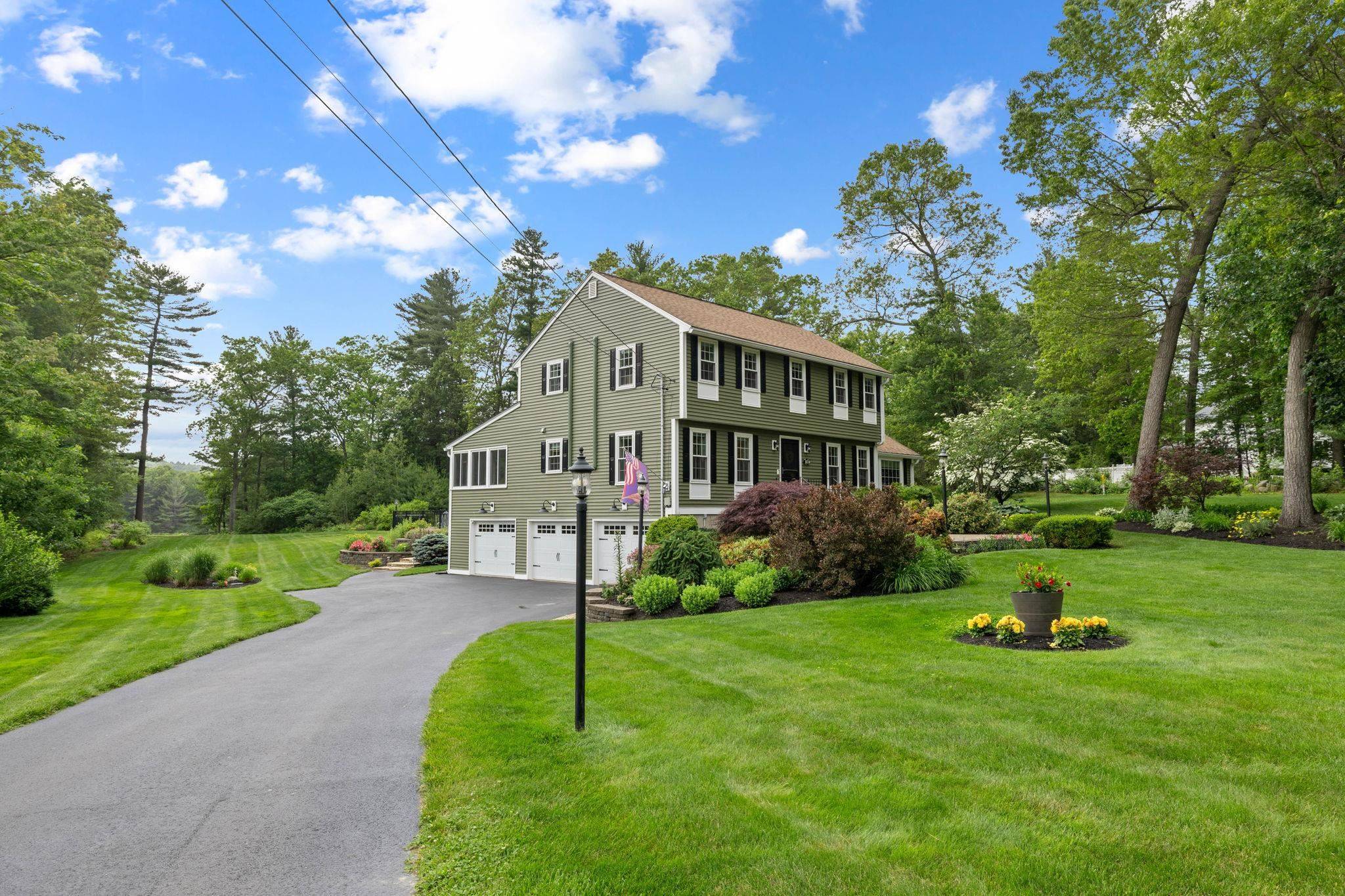 Pelham, NH 03076,12 Independence DR