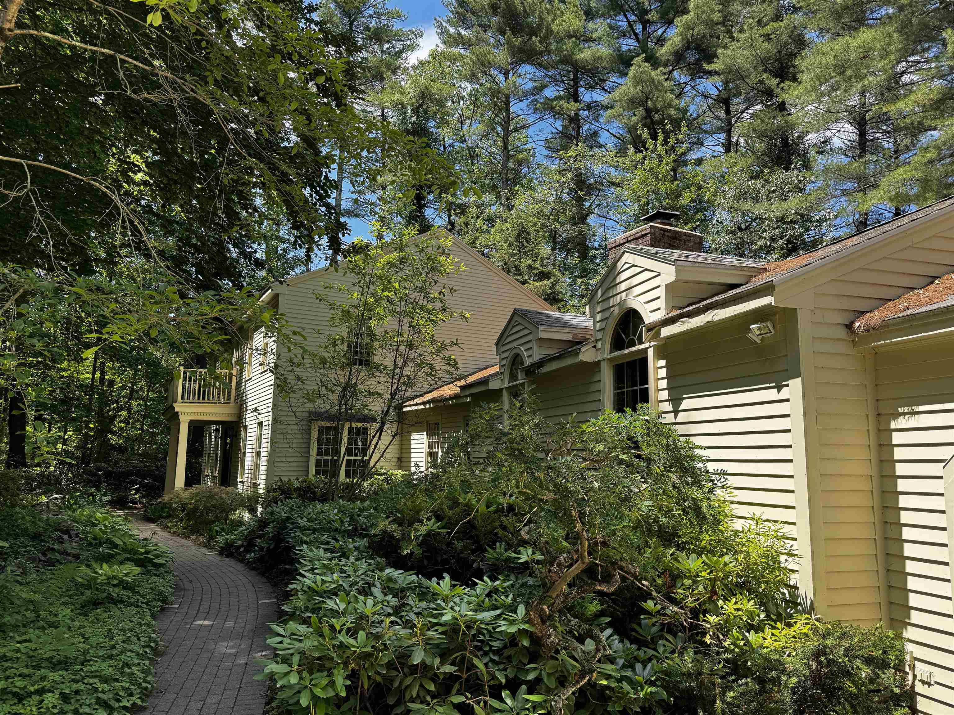 Hollis, NH 03049,81 Meadow DR