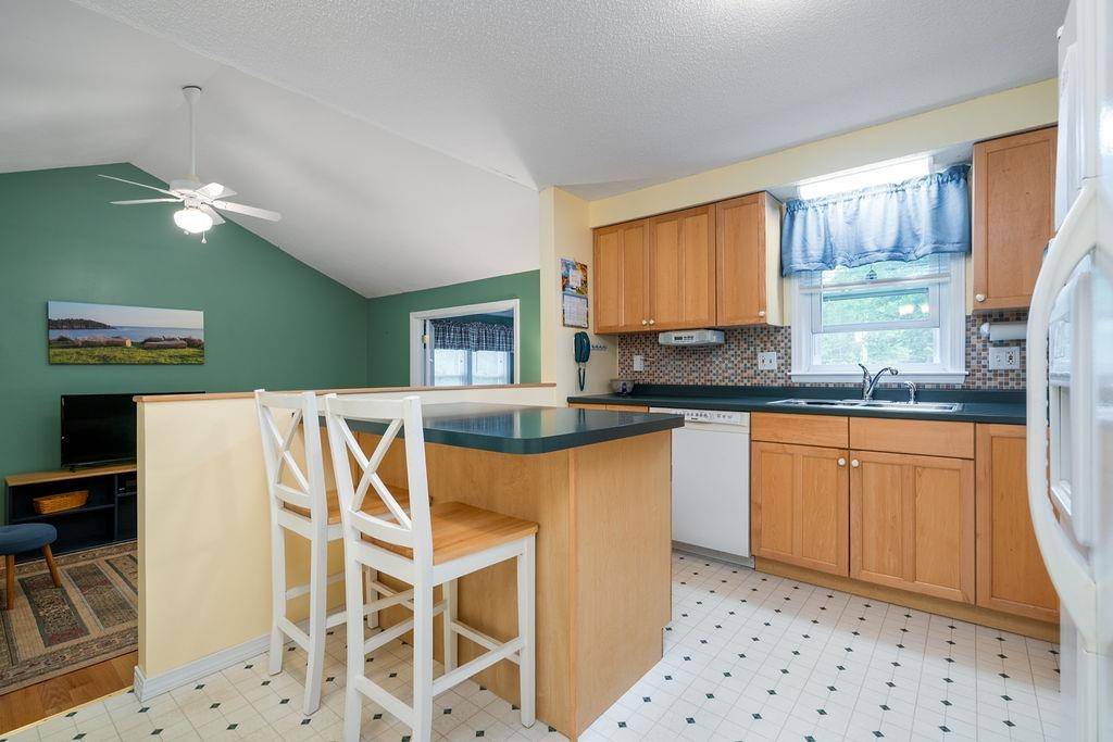 Nashua, NH 03062,6 Lacy LN