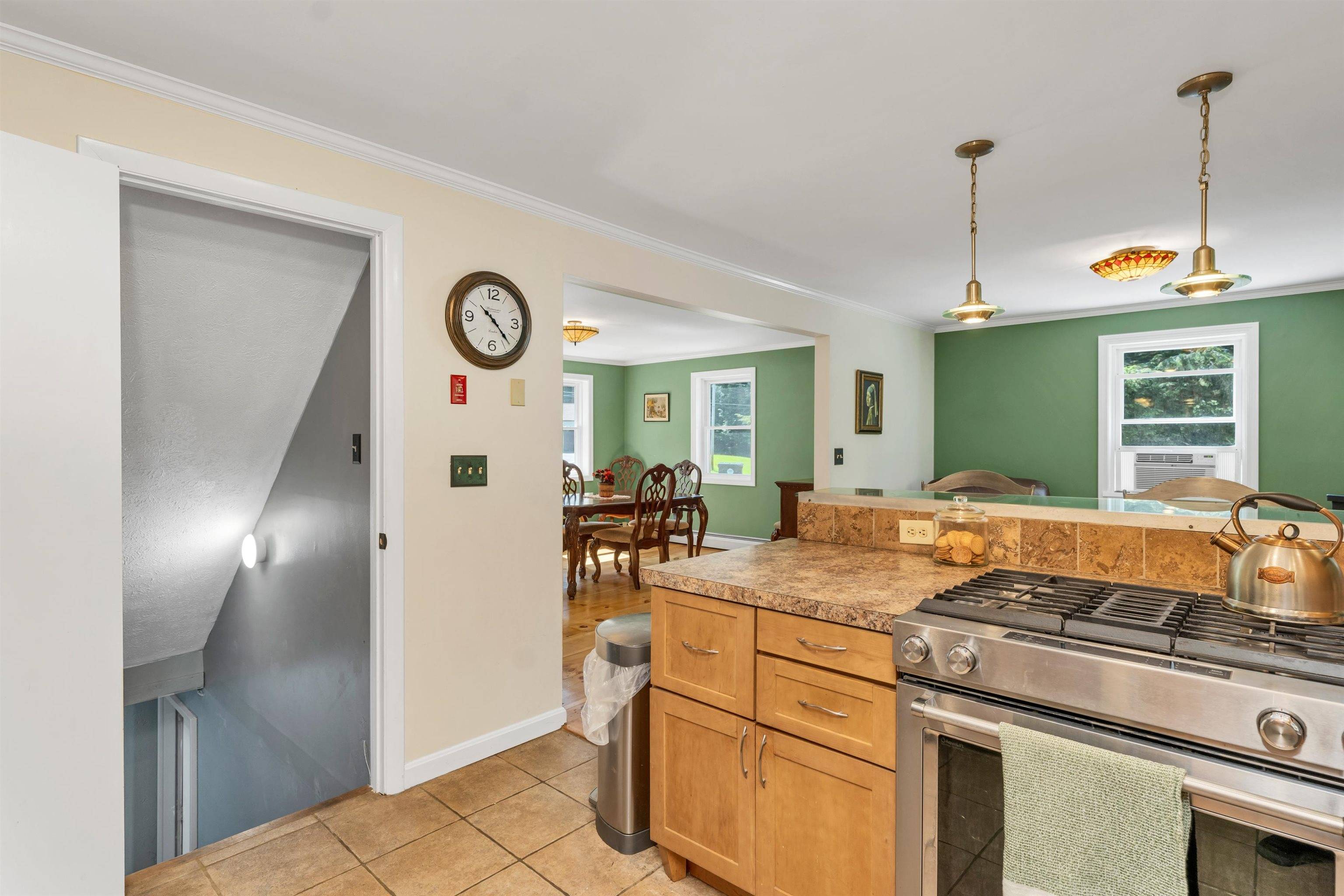 Weare, NH 03281,23 Davis RD