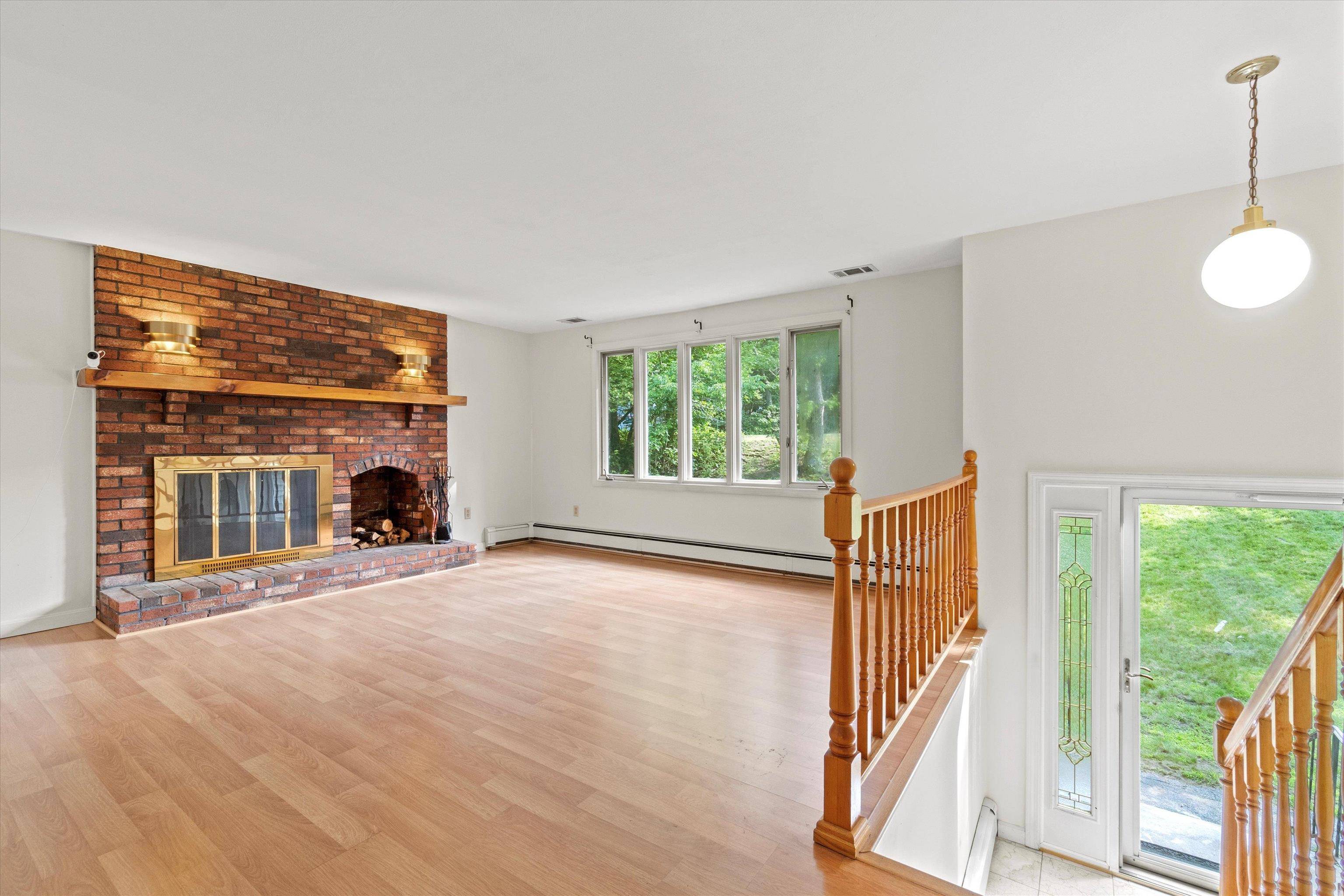 Pelham, NH 03076,1116 Mammoth RD