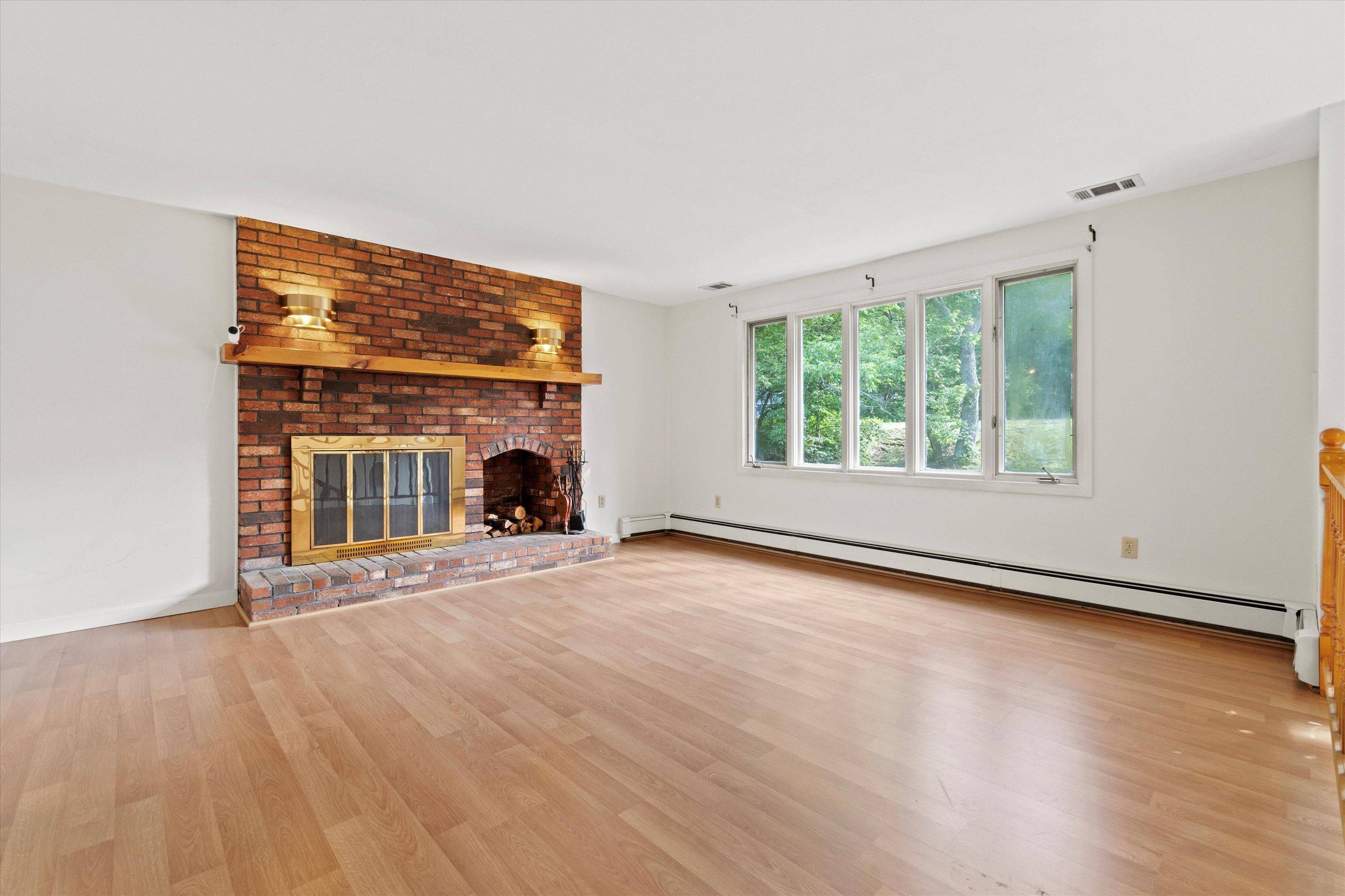 Pelham, NH 03076,1116 Mammoth RD