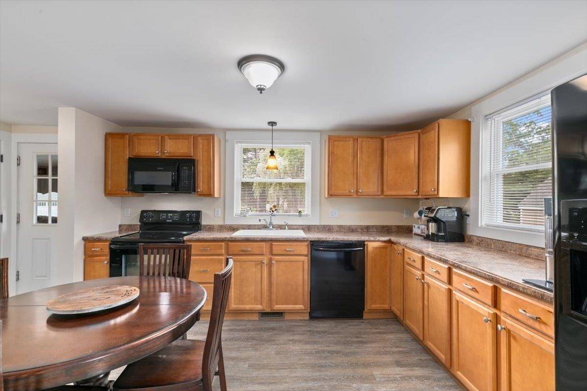 Plaistow, NH 03865,168 Main ST