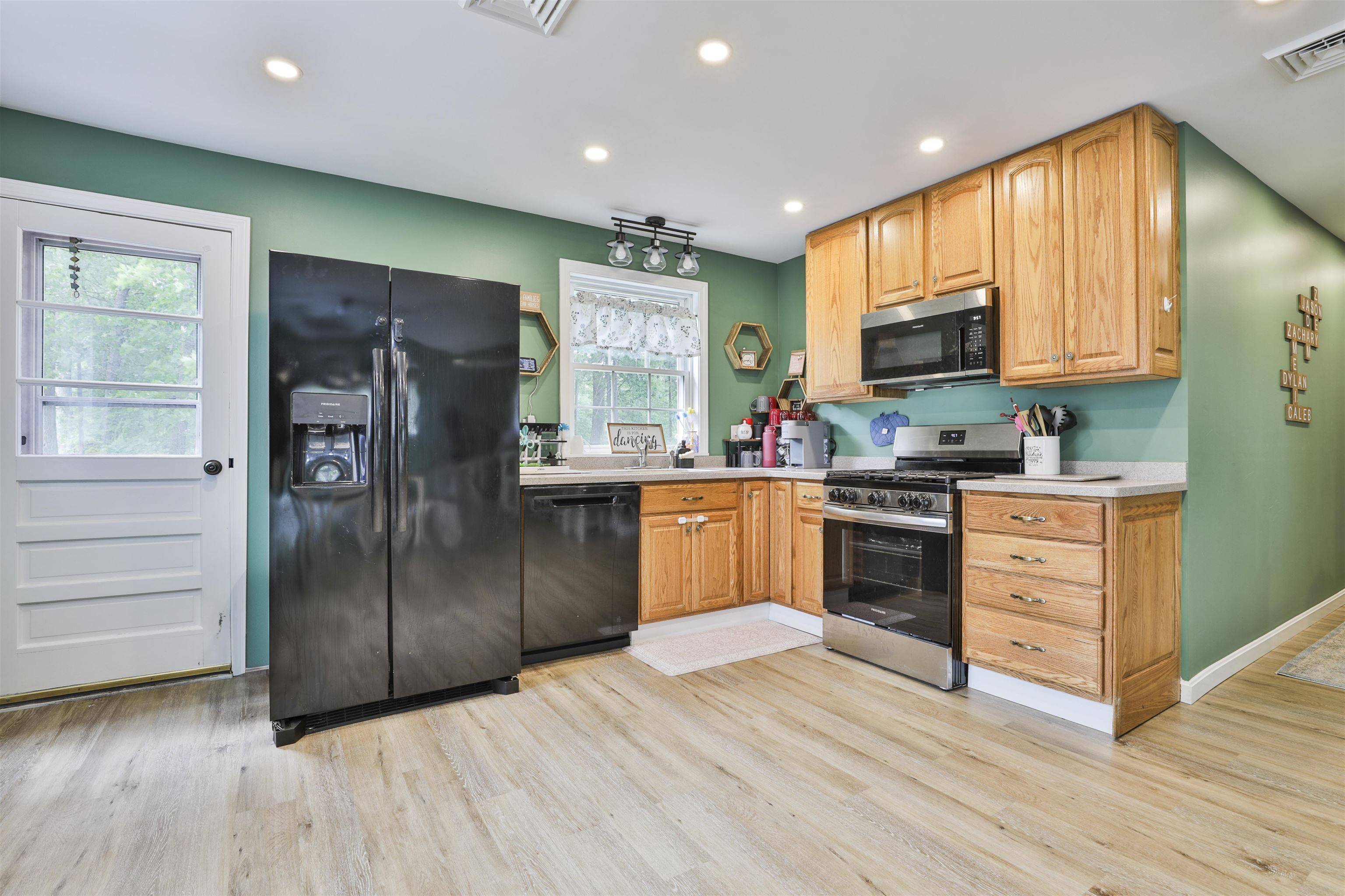 Nashua, NH 03062,668 West Hollis ST