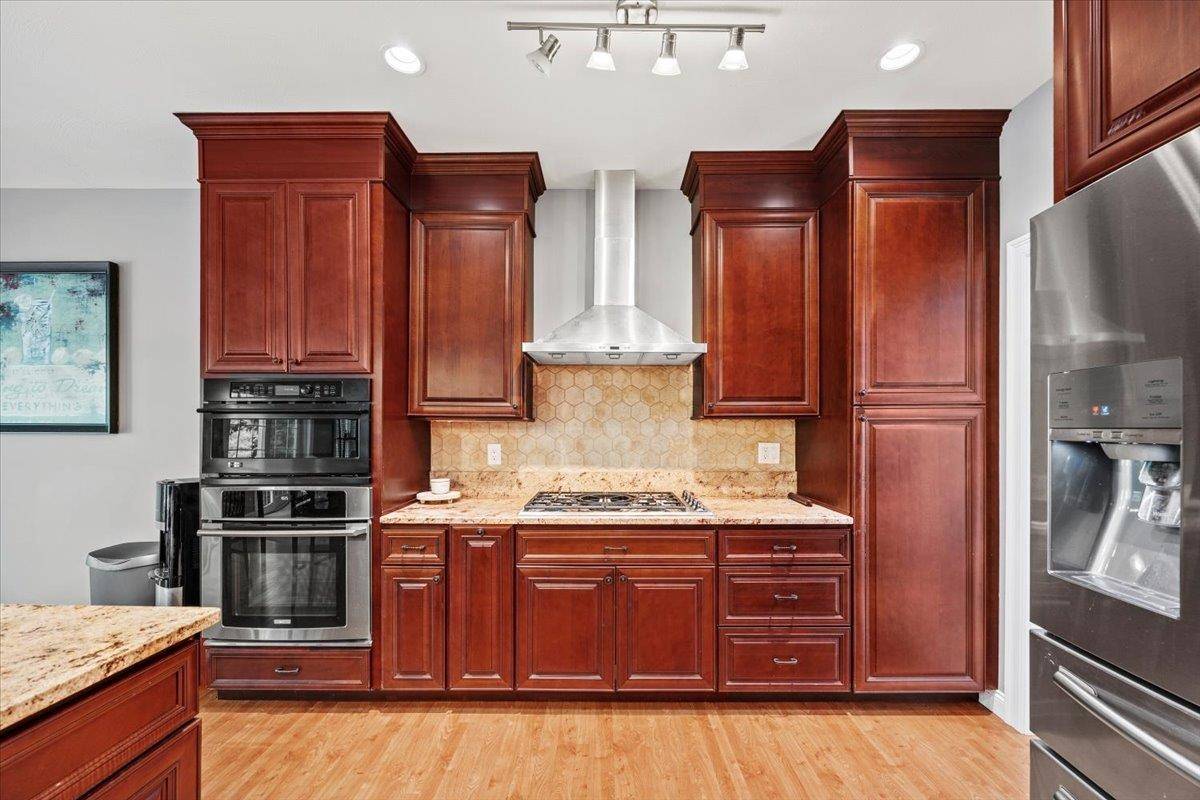 23 Surrey LN Laconia, NH 03246