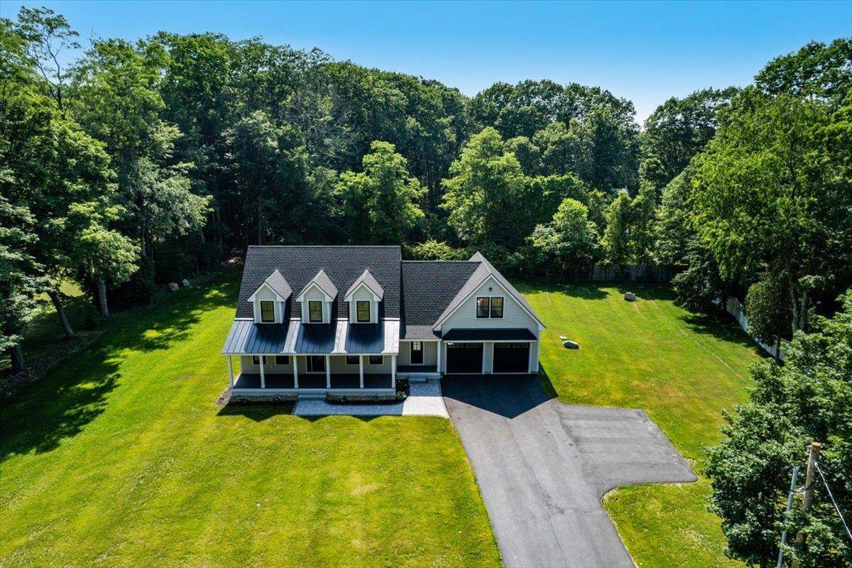 Kensington, NH 03833,195 Amesbury RD