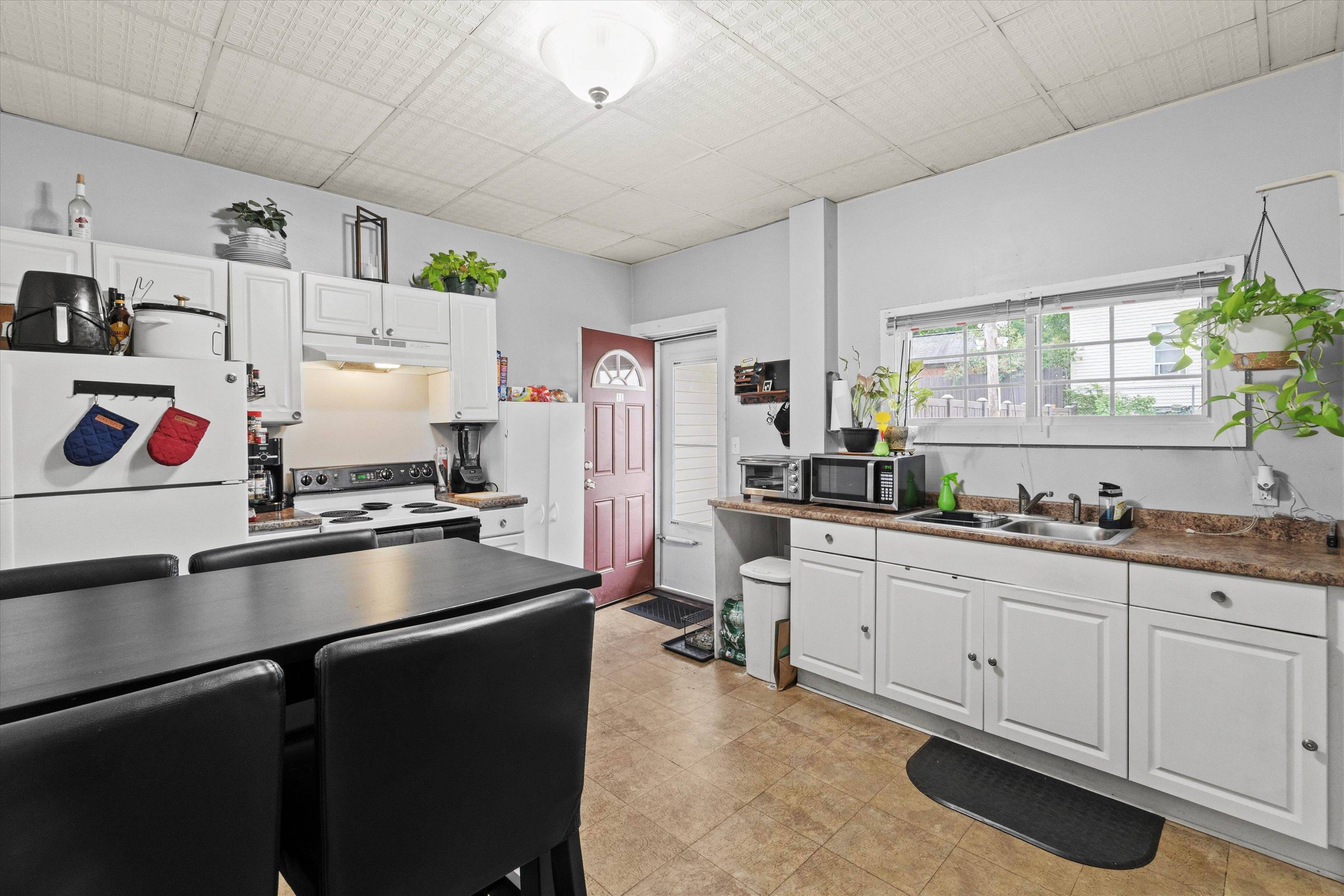366 Kelley ST Manchester, NH 03102