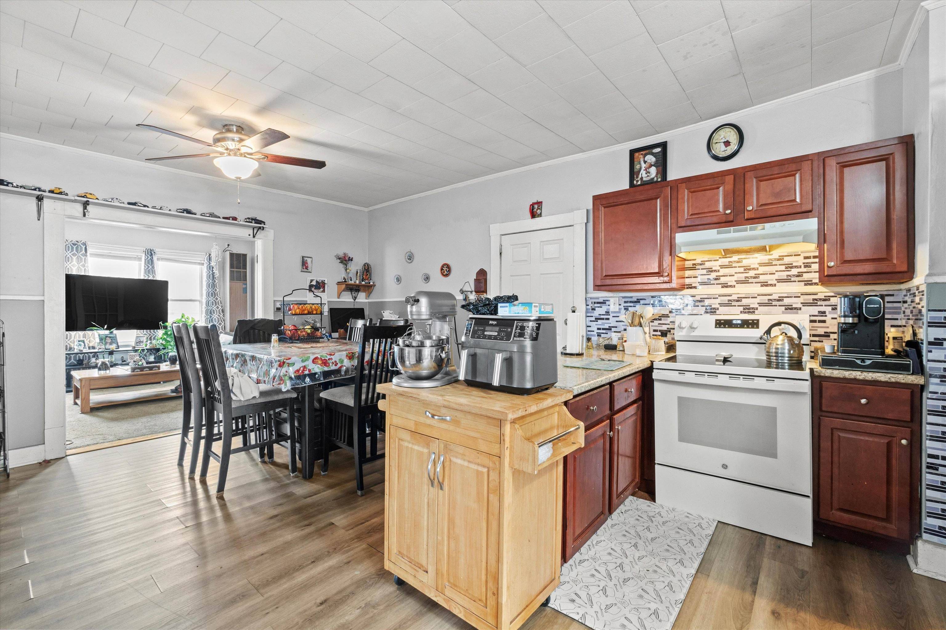 366 Kelley ST Manchester, NH 03102