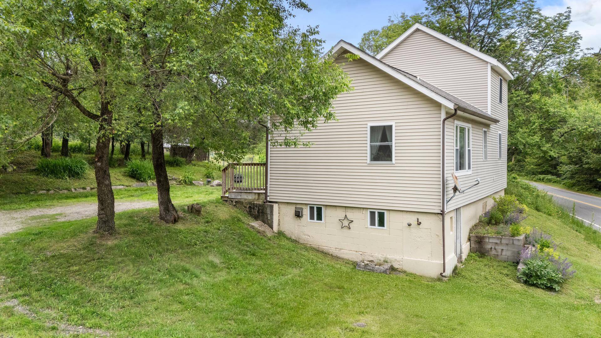 Goshen, NH 03752,6 Badger RD