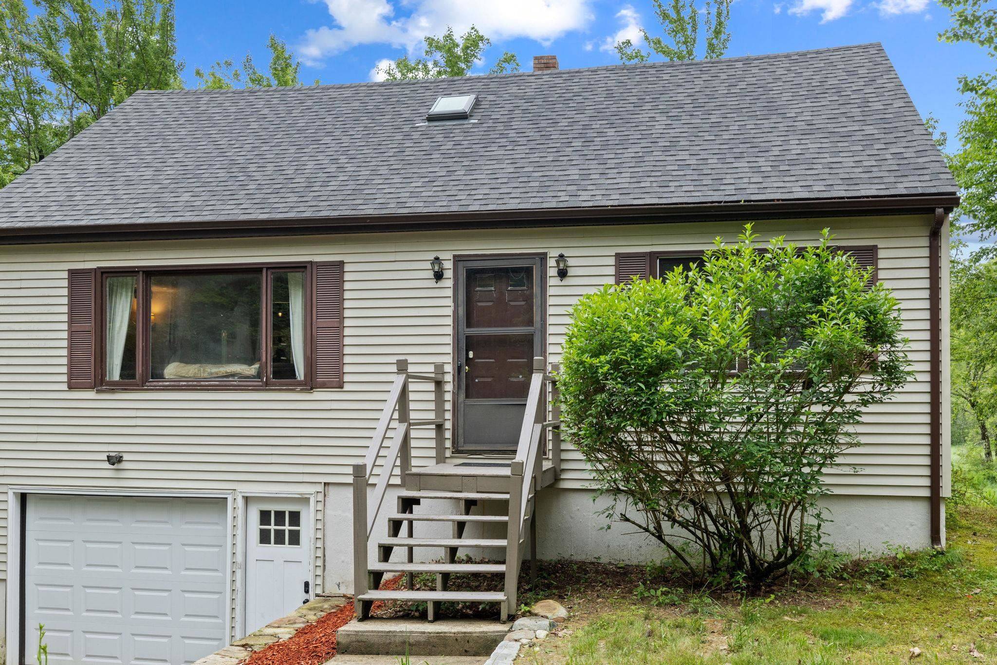 New Boston, NH 03070,569 Francestown RD