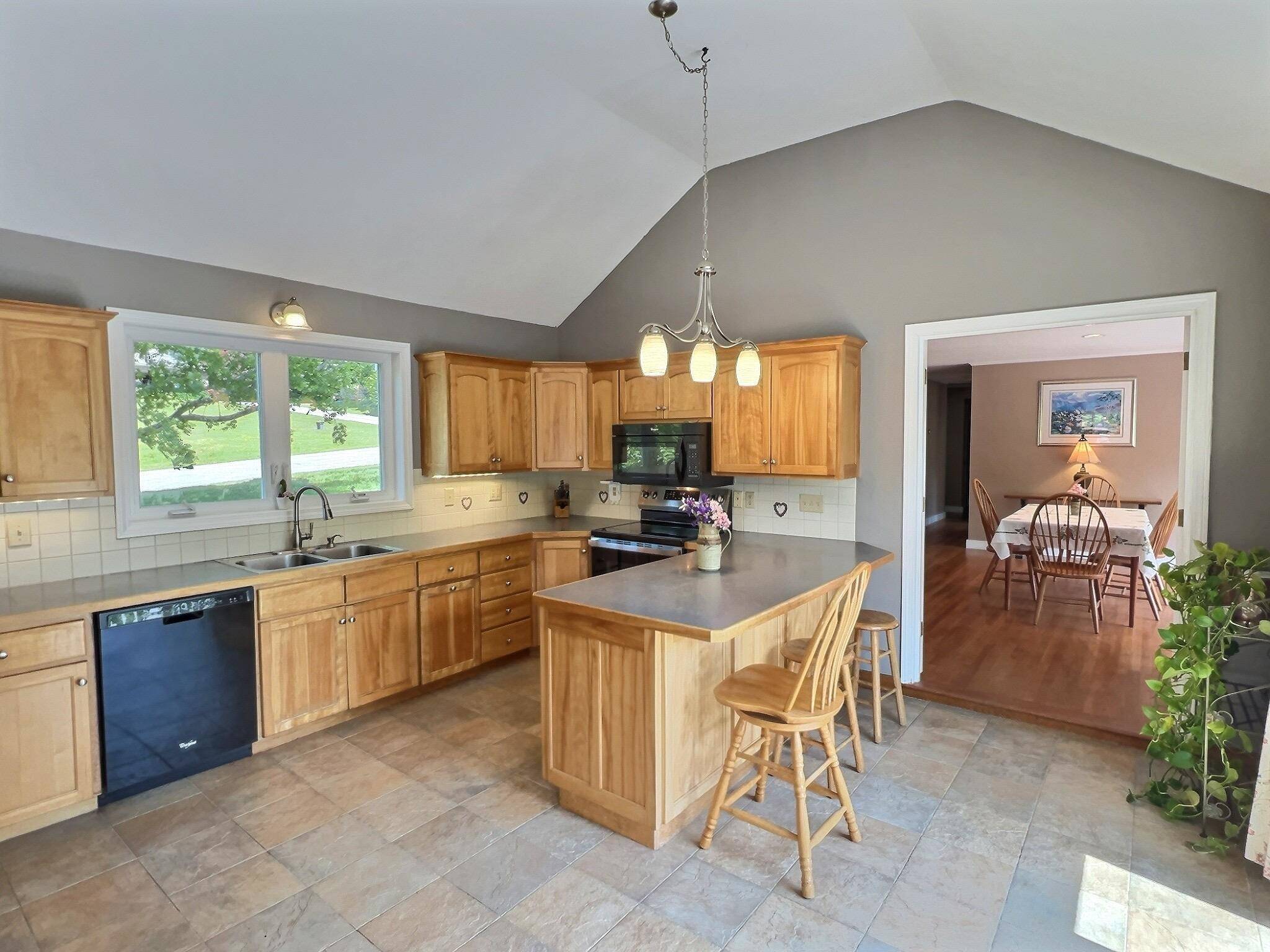 New London, NH 03257,85 Farwell LN
