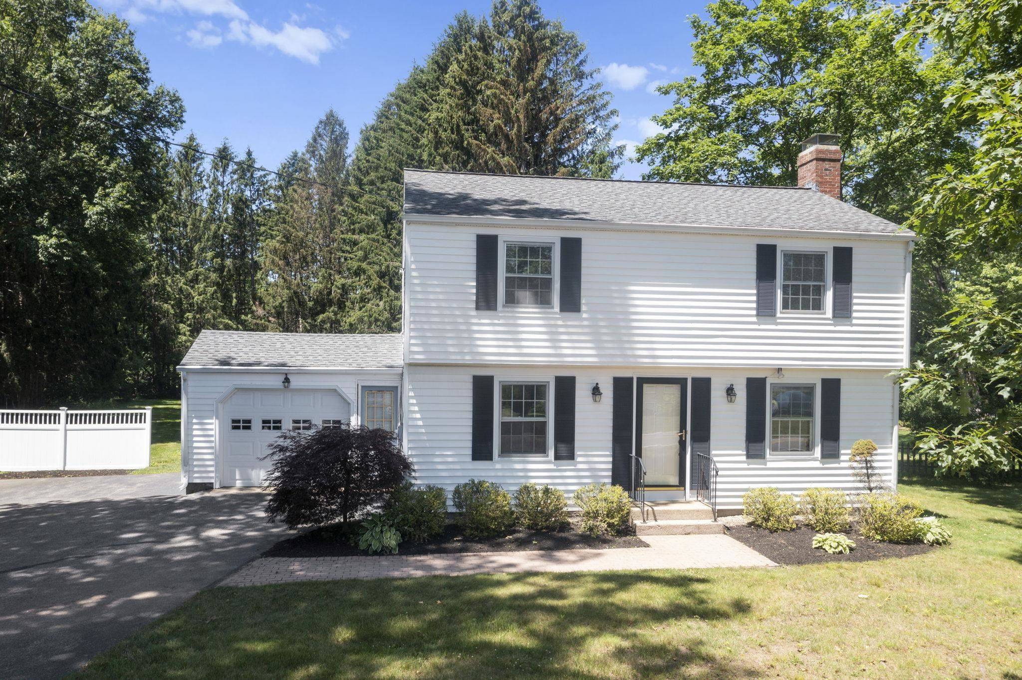 Hampton, NH 03842,290 Mill RD