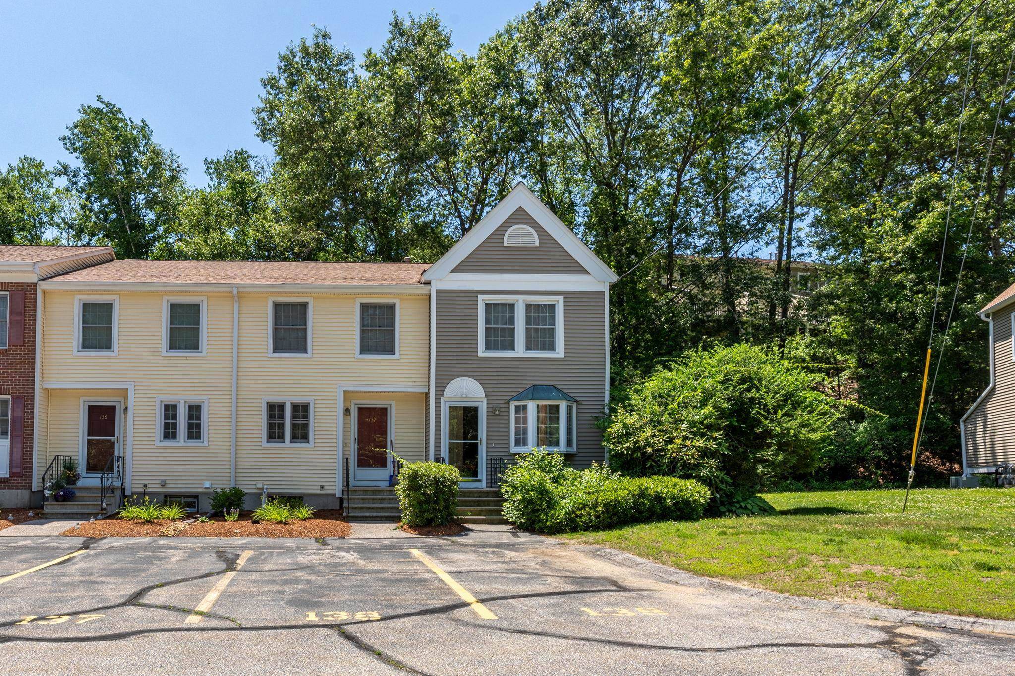 Manchester, NH 03104,138 Fox Hollow WAY