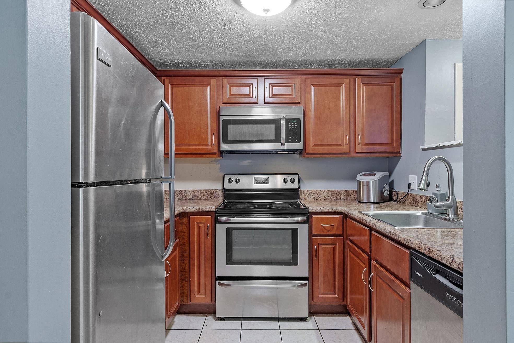 Merrimack, NH 03054,12 Victoria DR #12