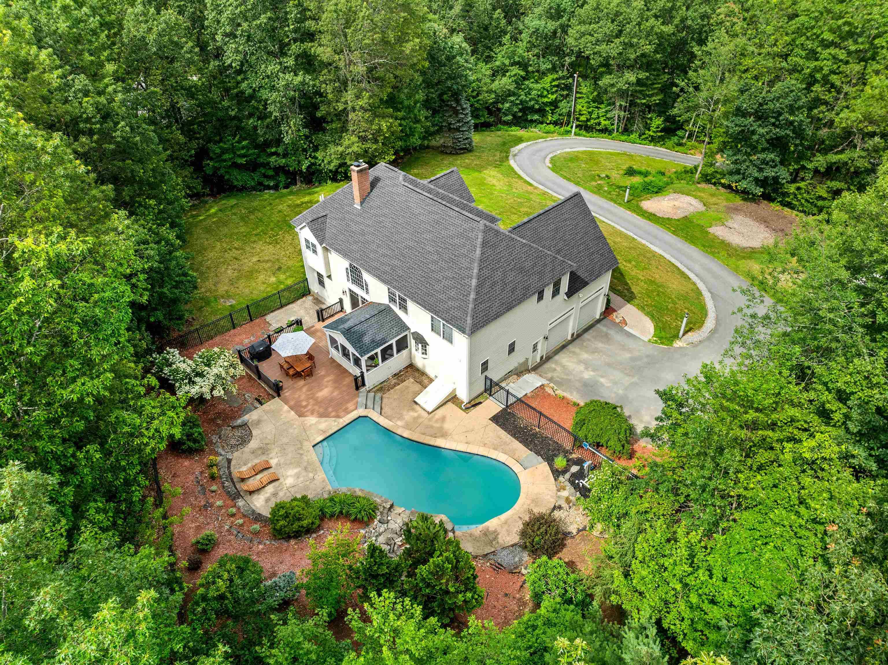 Bedford, NH 03110,60 Camelot DR
