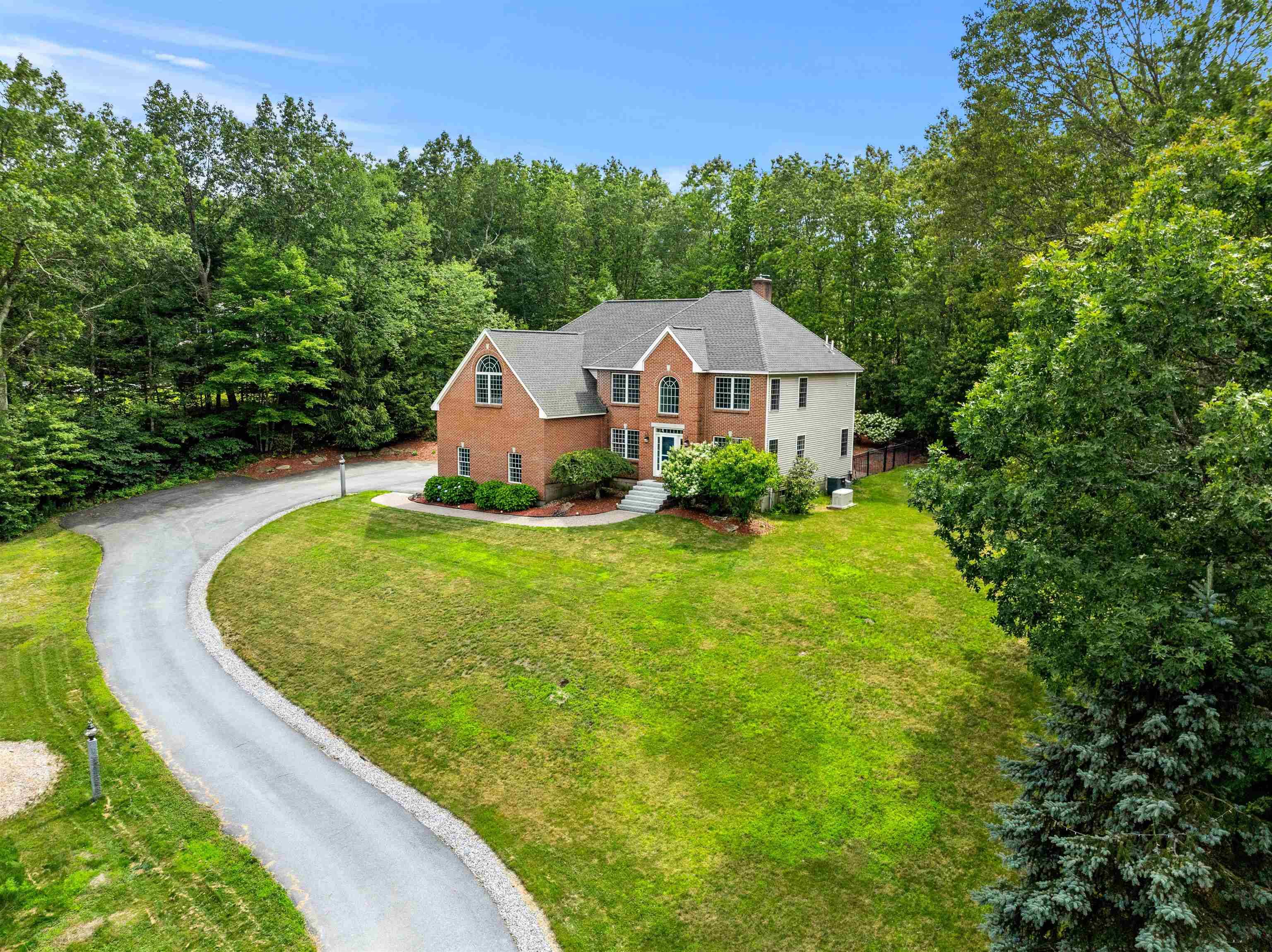 Bedford, NH 03110,60 Camelot DR
