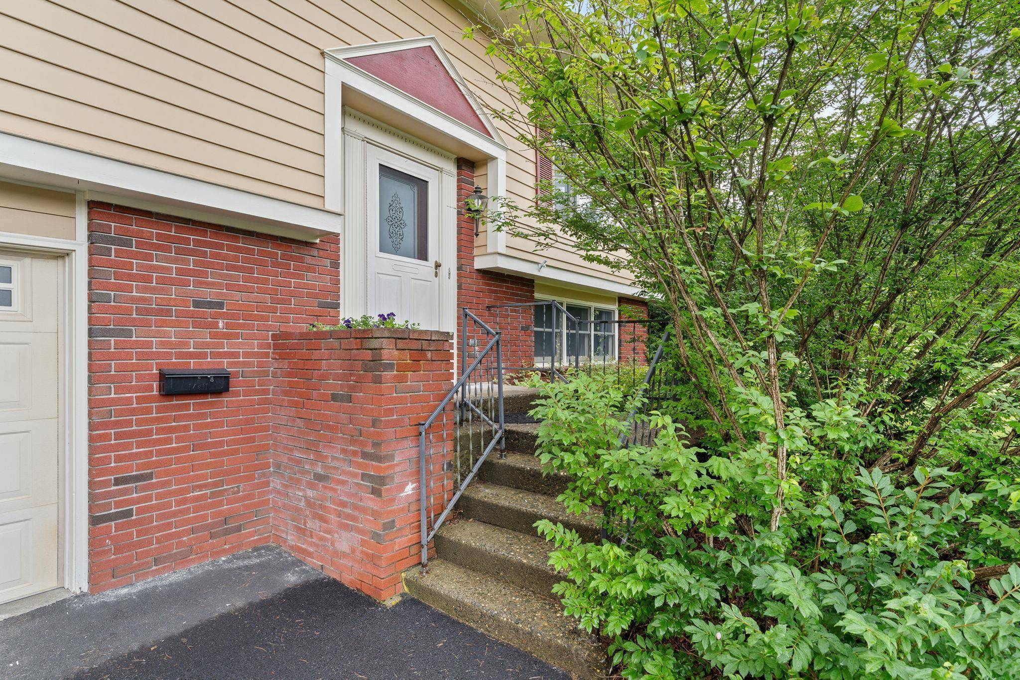 Montpelier, VT 05602,34 Deerfield DR