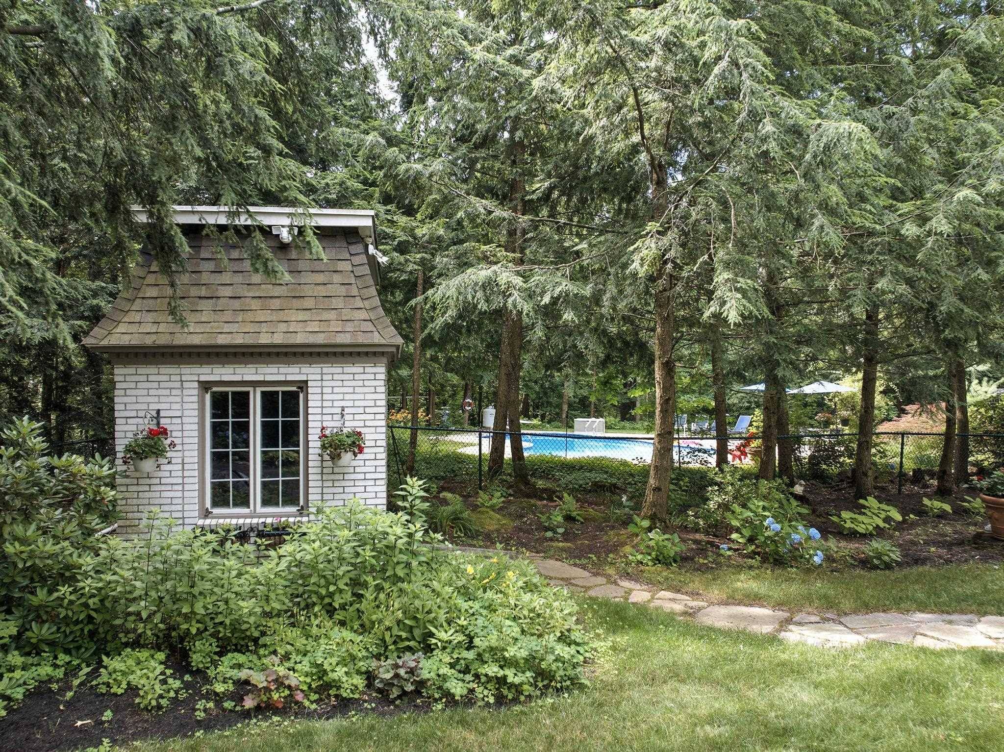 Bedford, NH 03110,35 Shaw DR