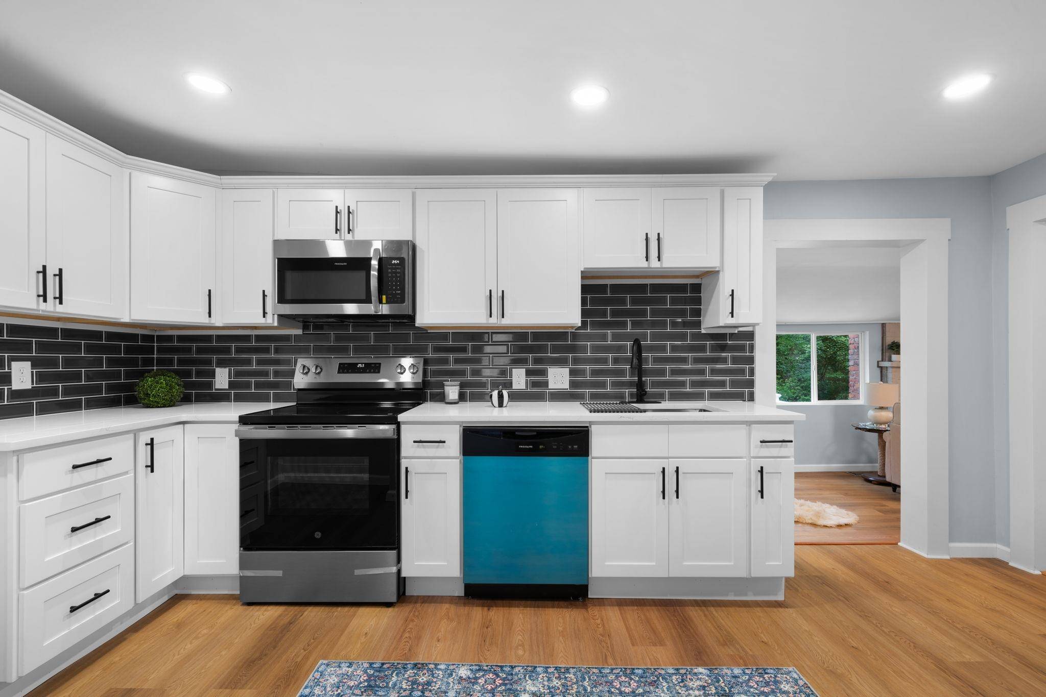 Brookline, NH 03033,5 Bond ST