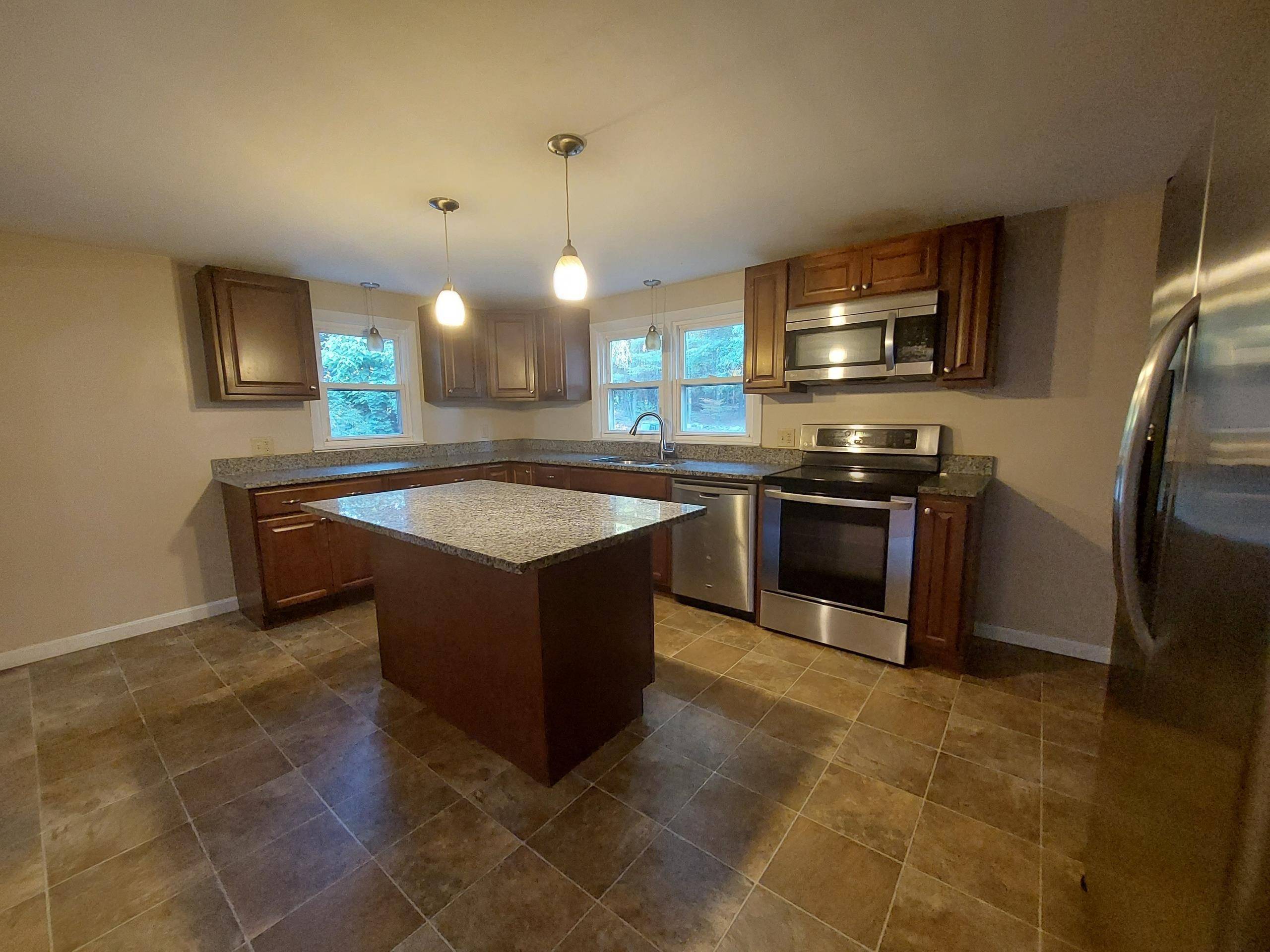 Pelham, NH 03076,17 Jericho RD